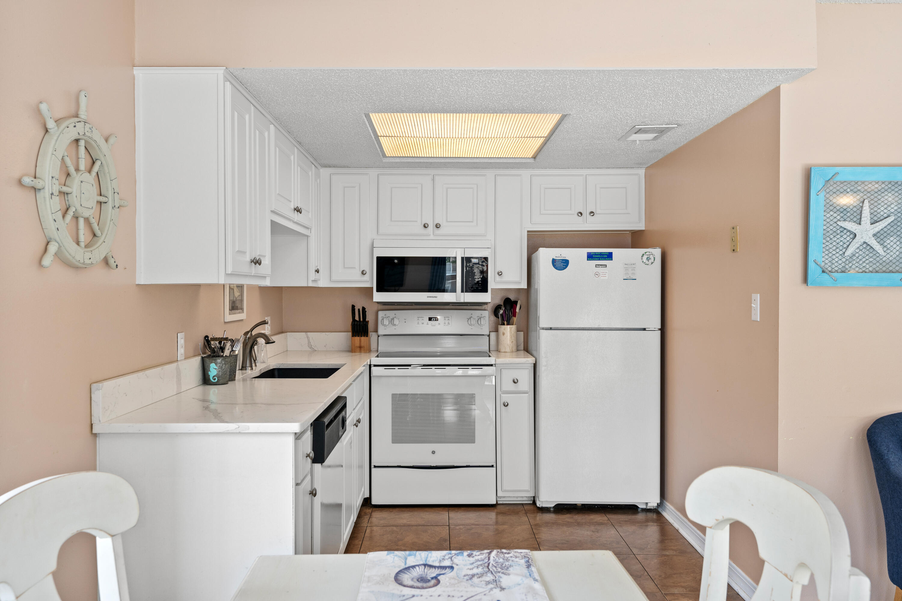 SUMMER BREEZE CONDO - Residential