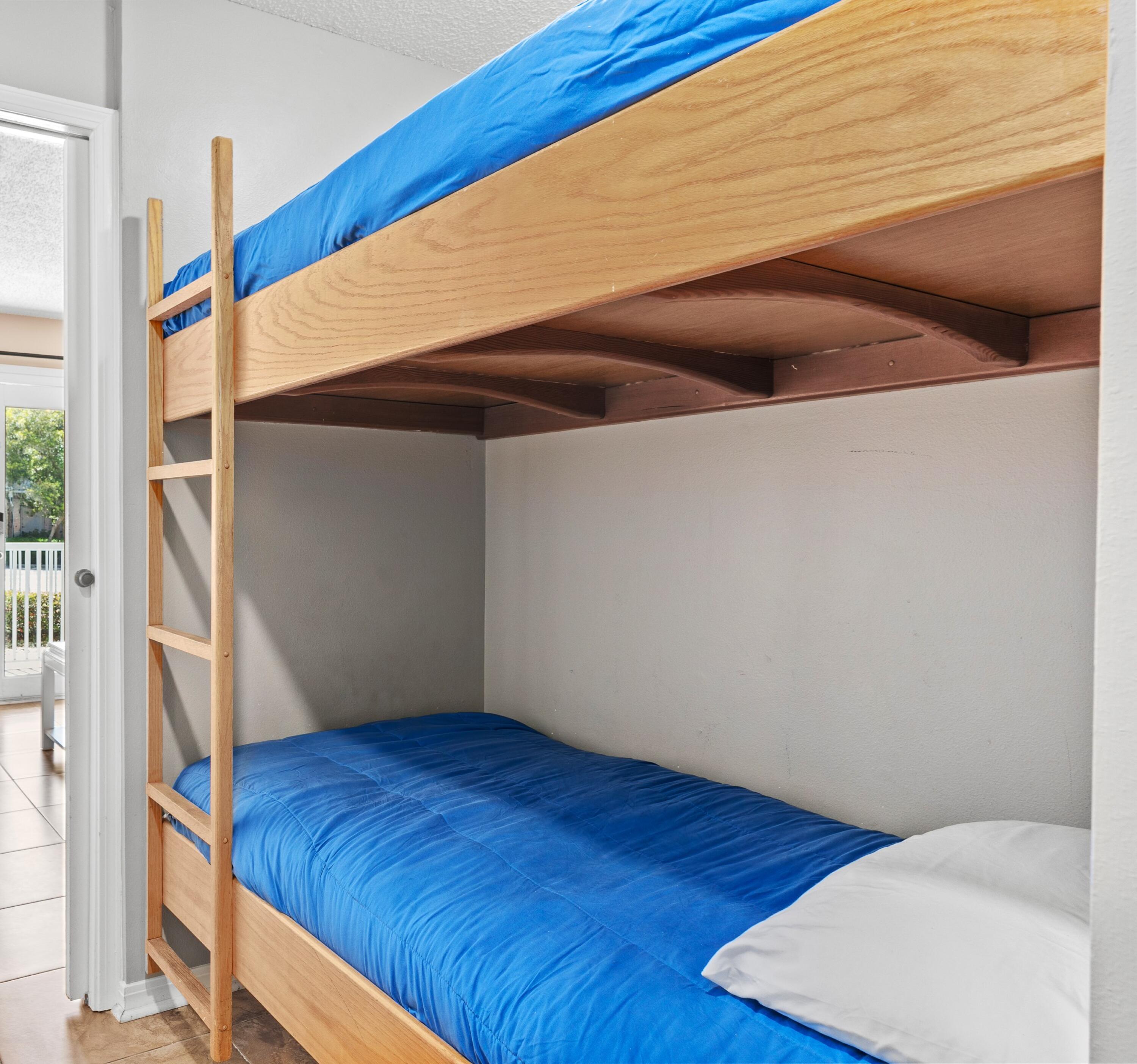 SUMMER BREEZE CONDO - Residential