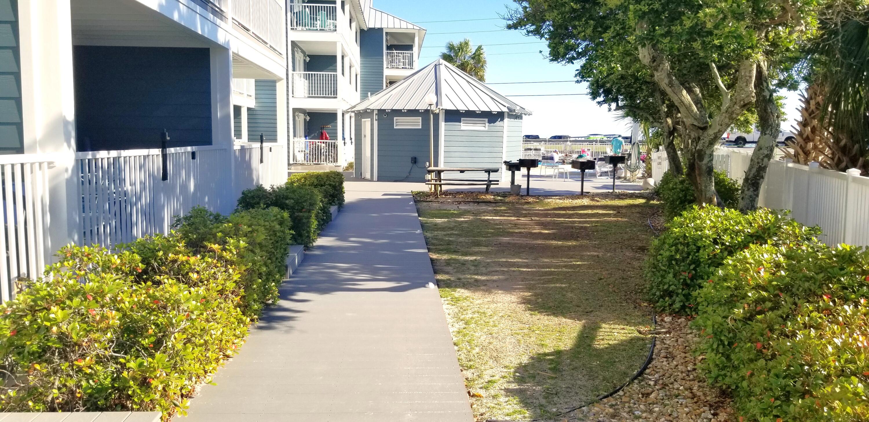 SUMMER BREEZE CONDO - Residential