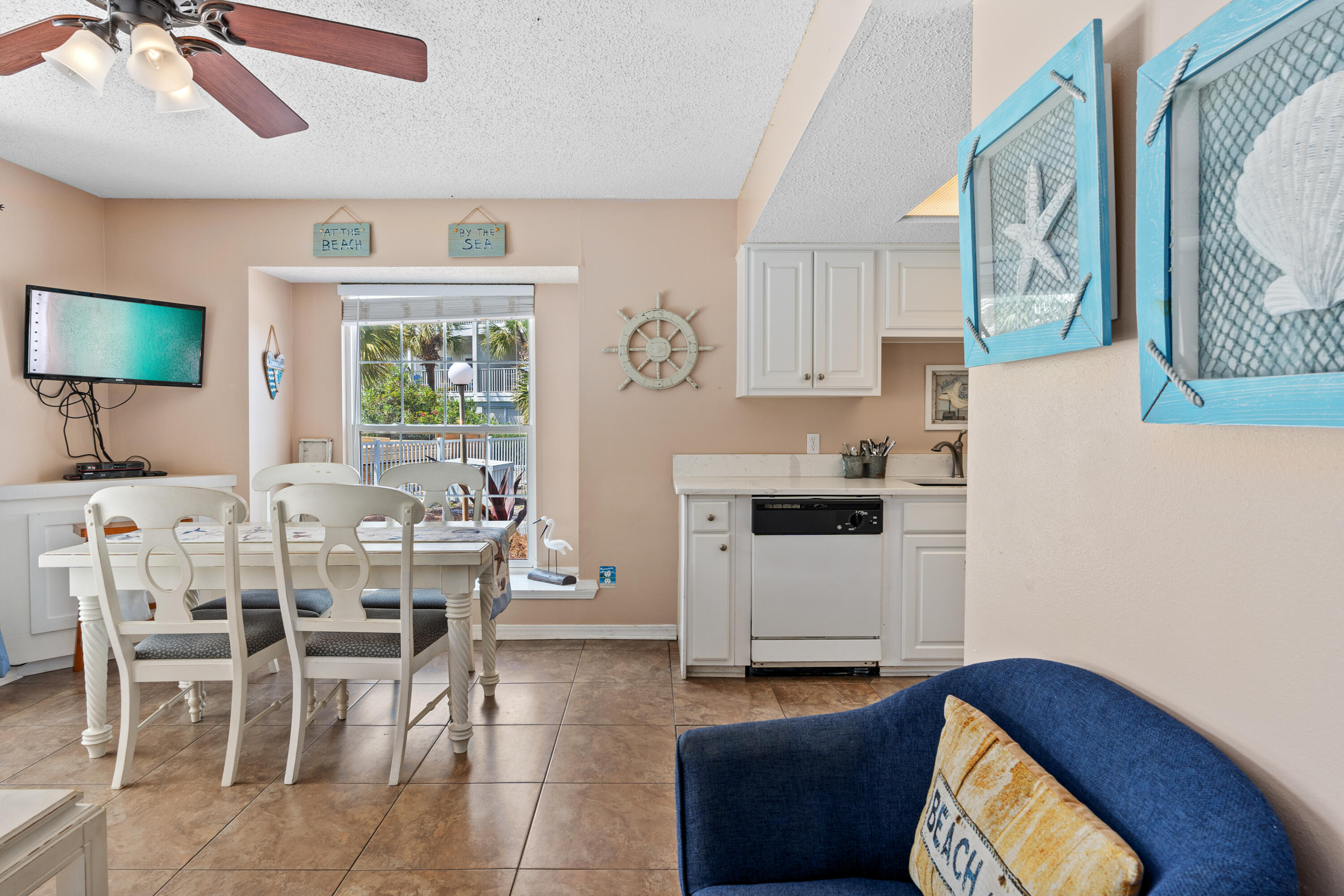 SUMMER BREEZE CONDO - Residential