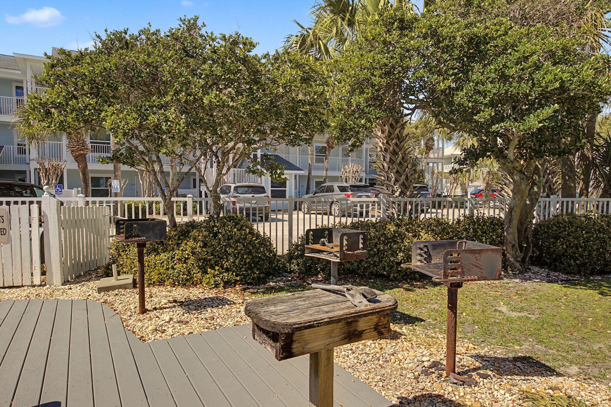 SUMMER BREEZE CONDO - Residential