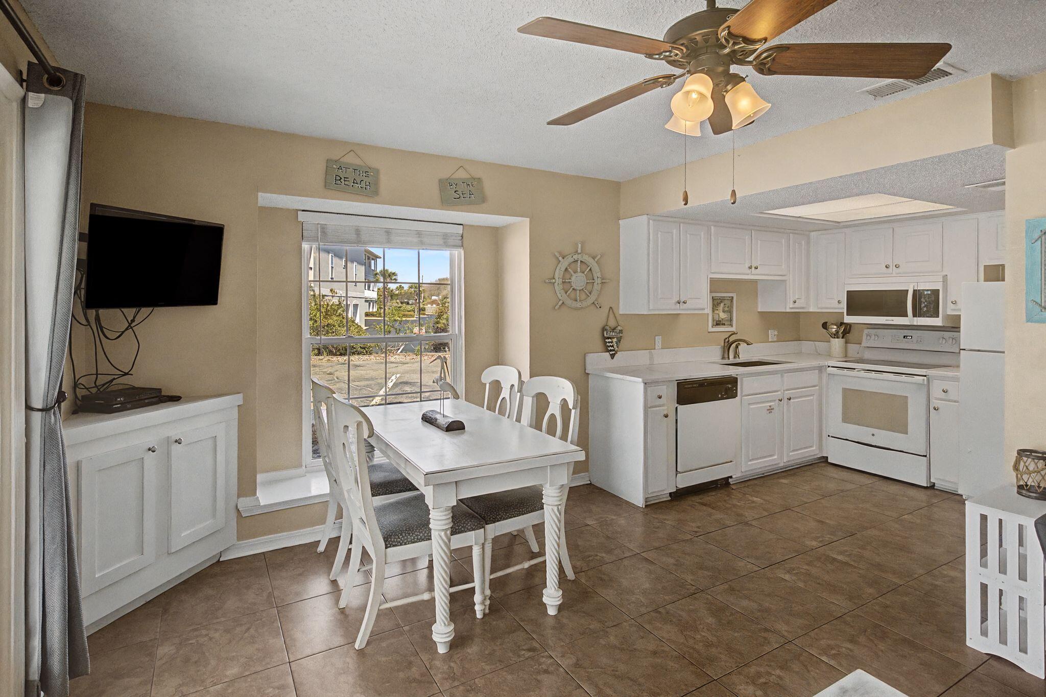 SUMMER BREEZE CONDO - Residential