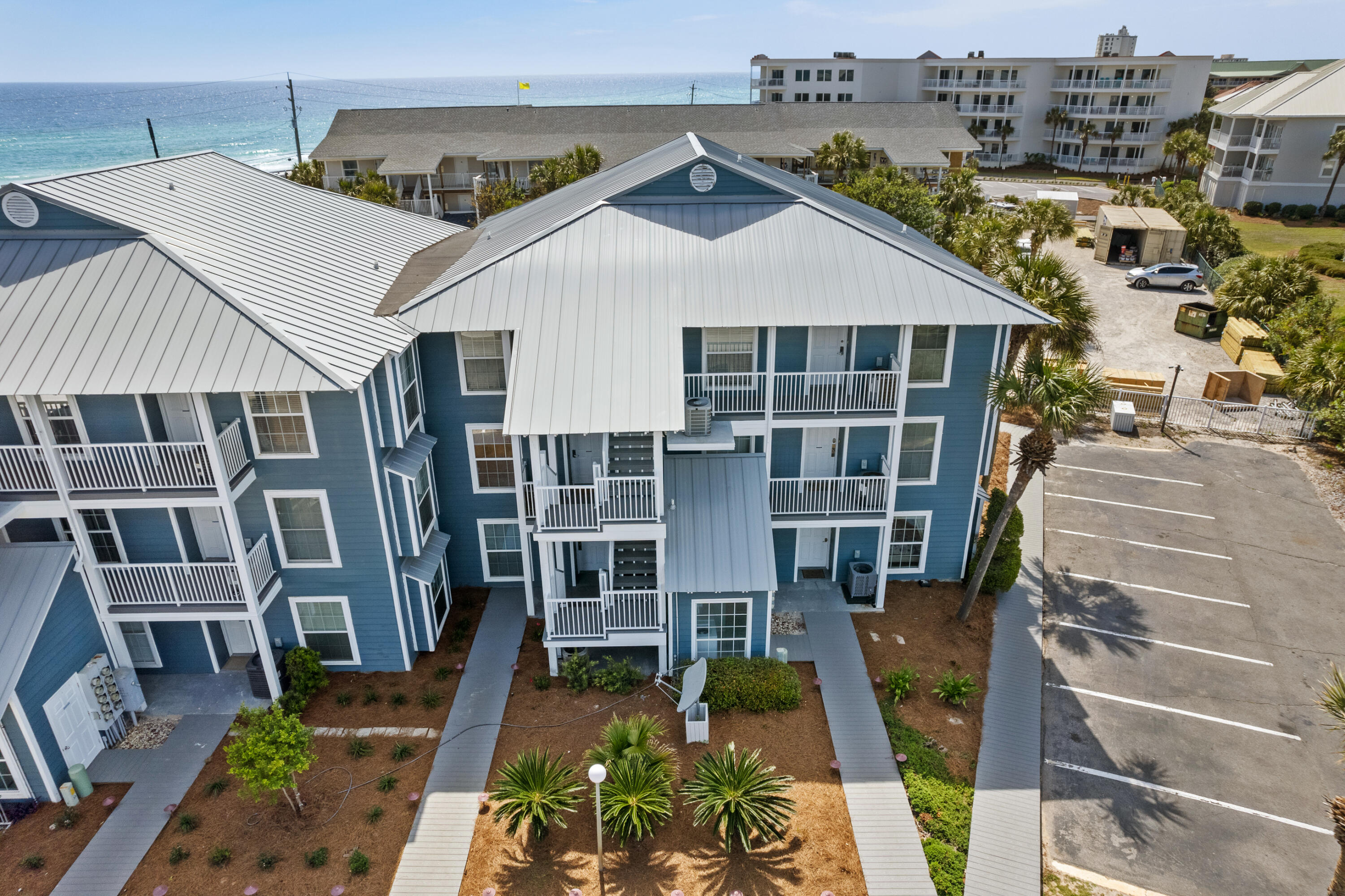 SUMMER BREEZE CONDO - Residential