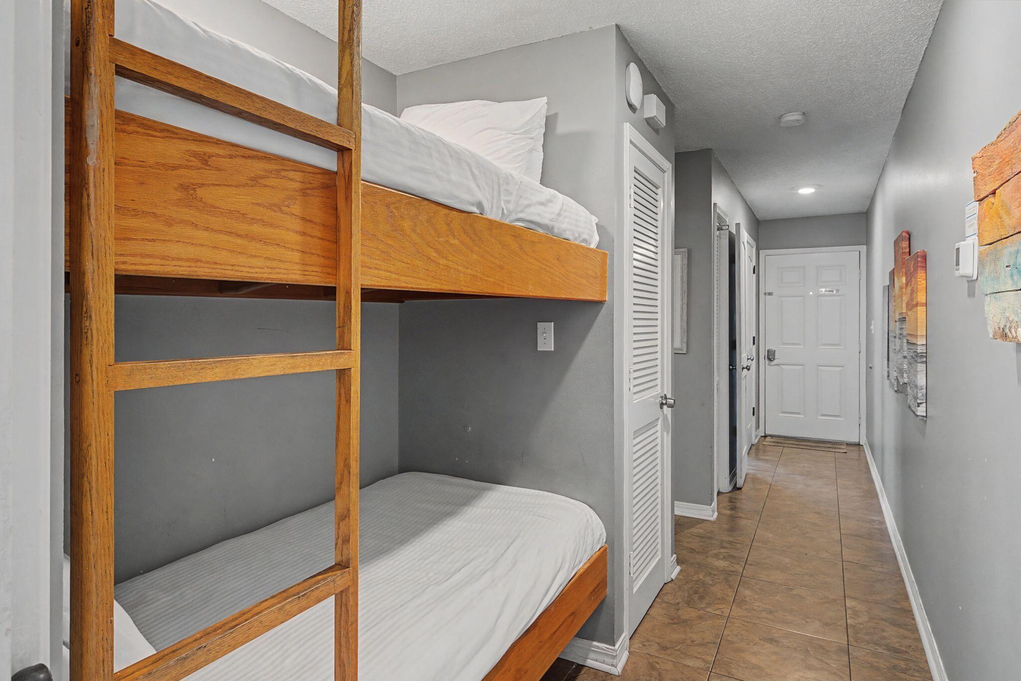 SUMMER BREEZE CONDO - Residential