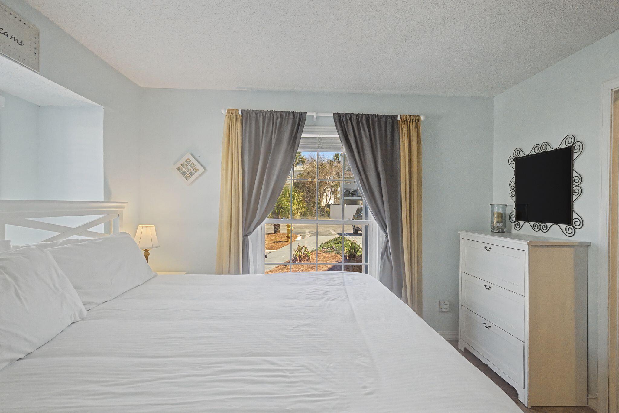 SUMMER BREEZE CONDO - Residential