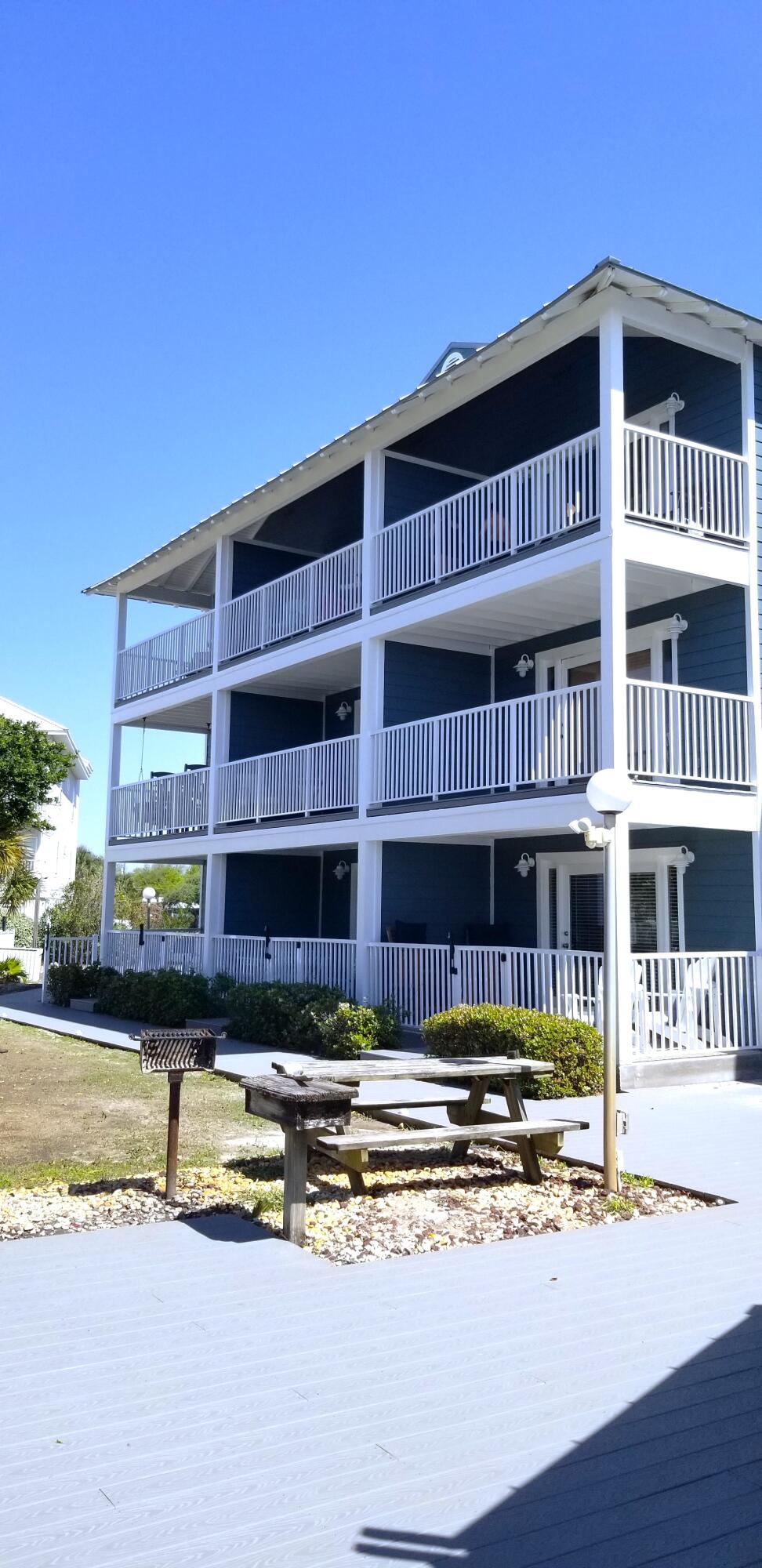 SUMMER BREEZE CONDO - Residential