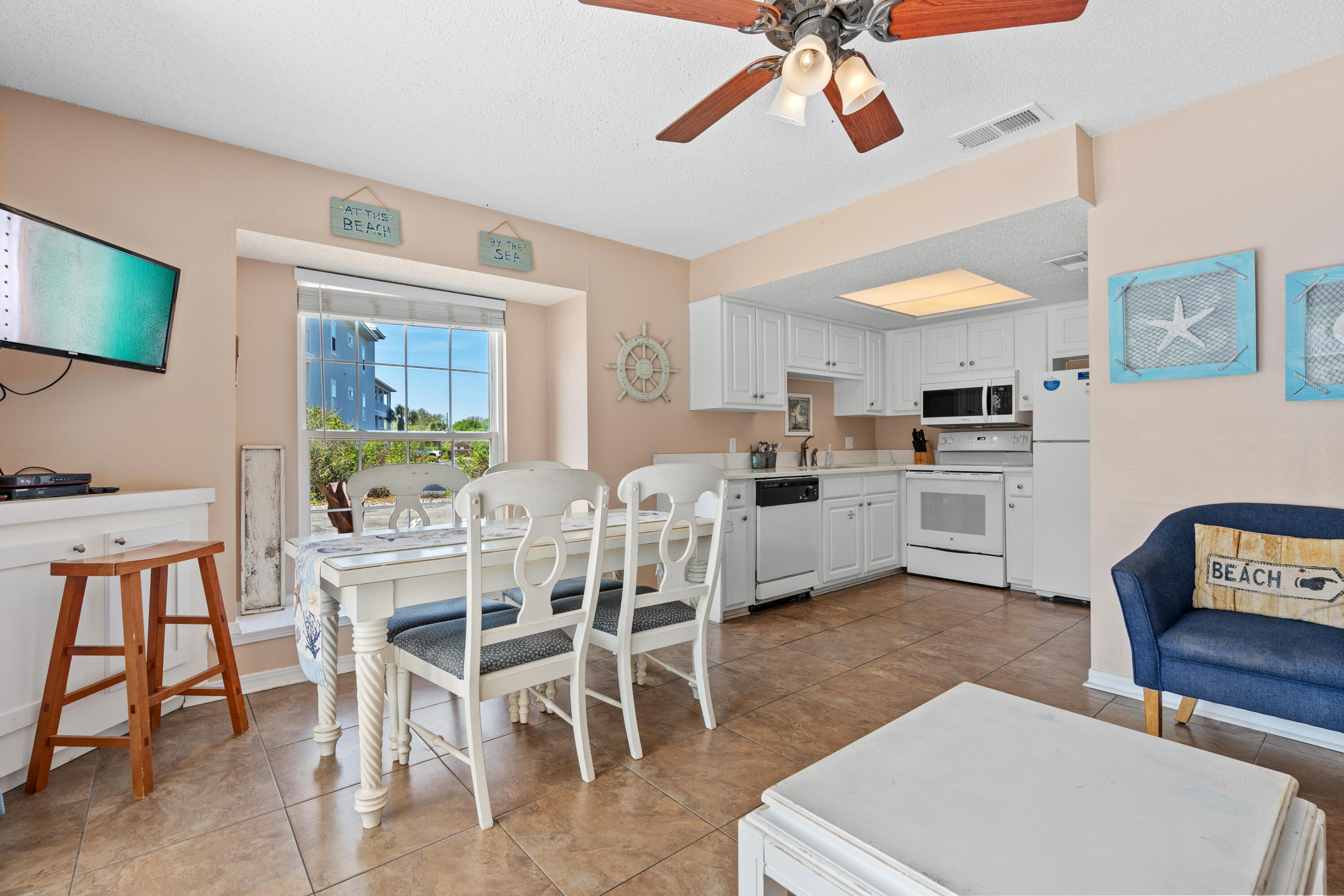 SUMMER BREEZE CONDO - Residential