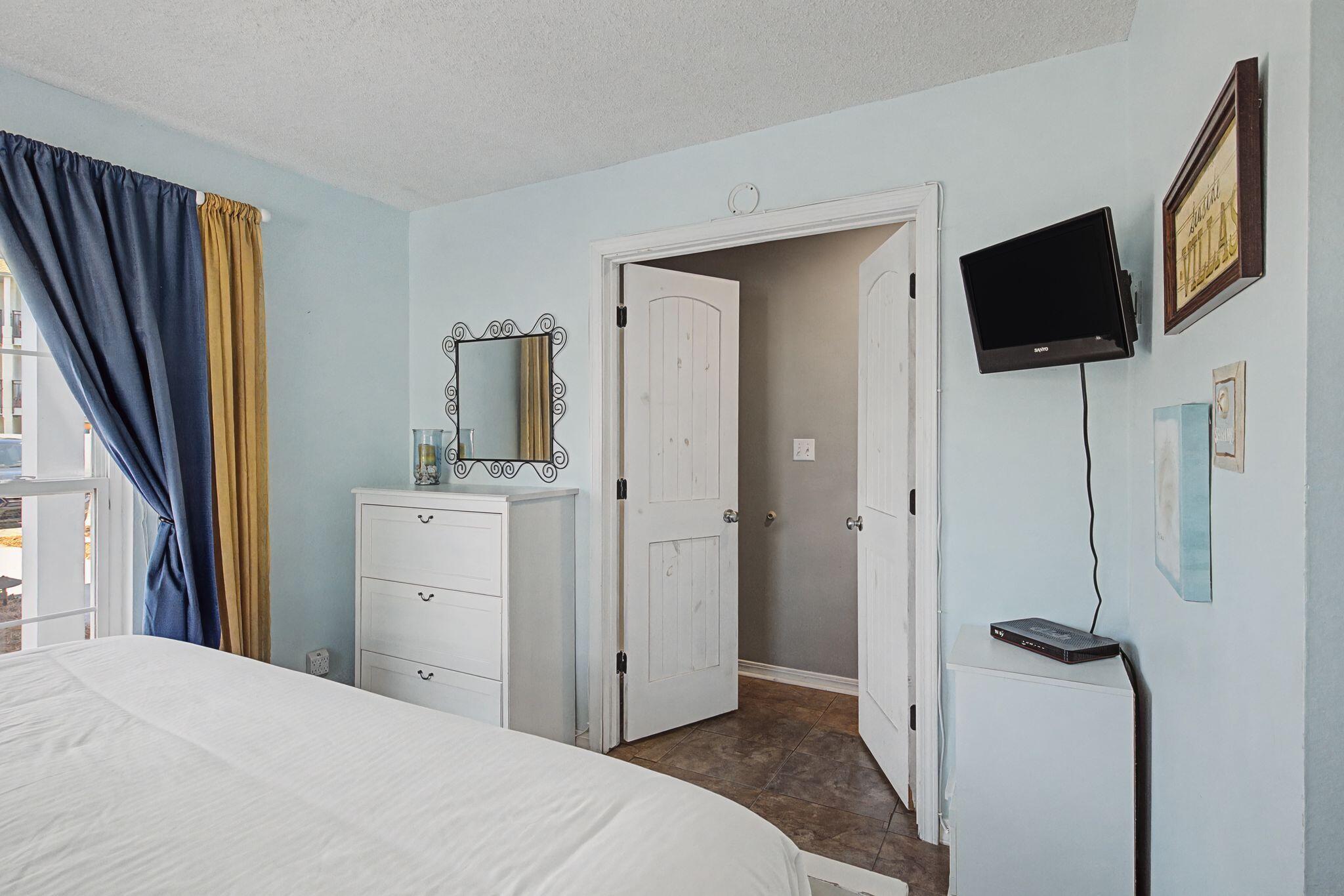 SUMMER BREEZE CONDO - Residential