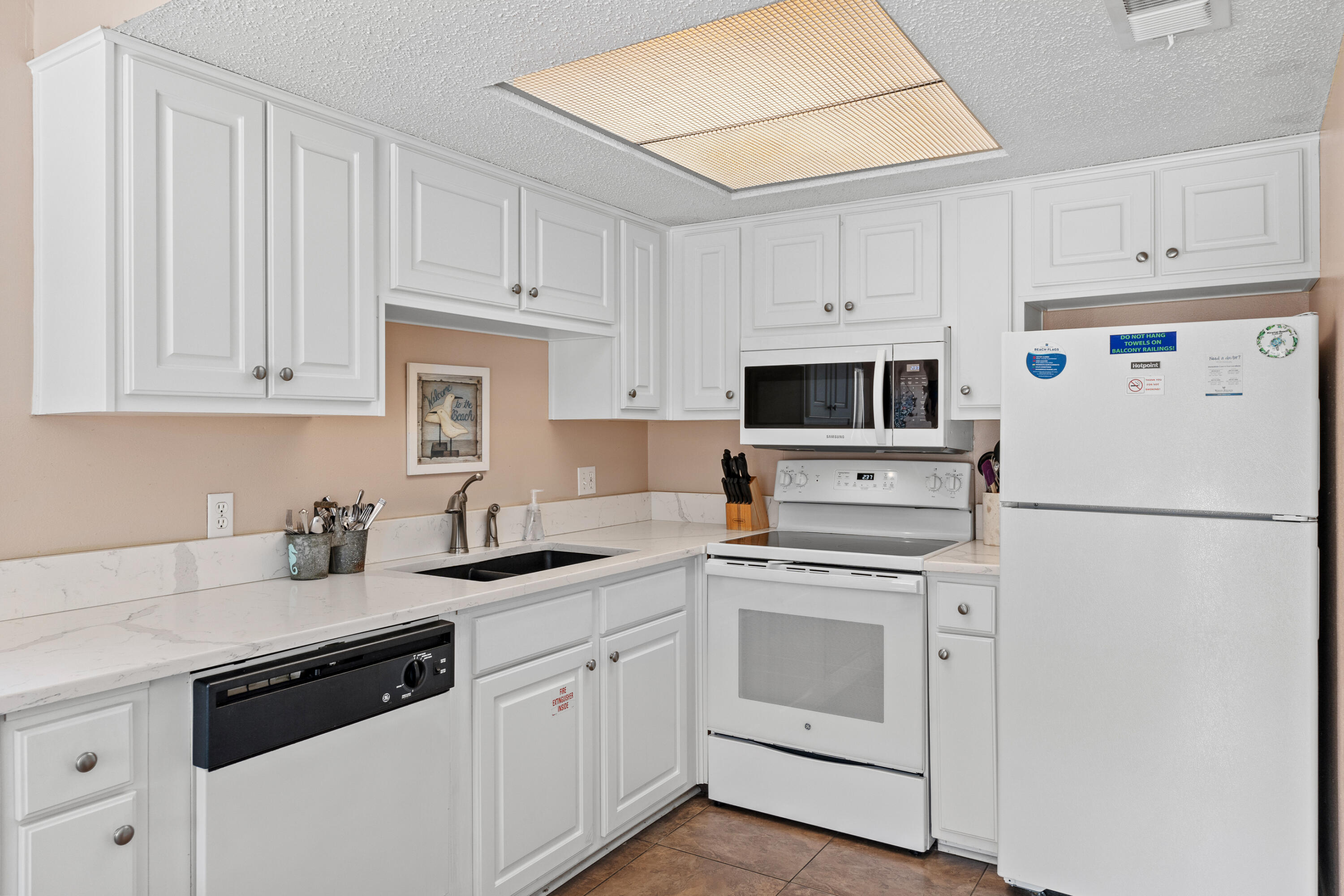 SUMMER BREEZE CONDO - Residential