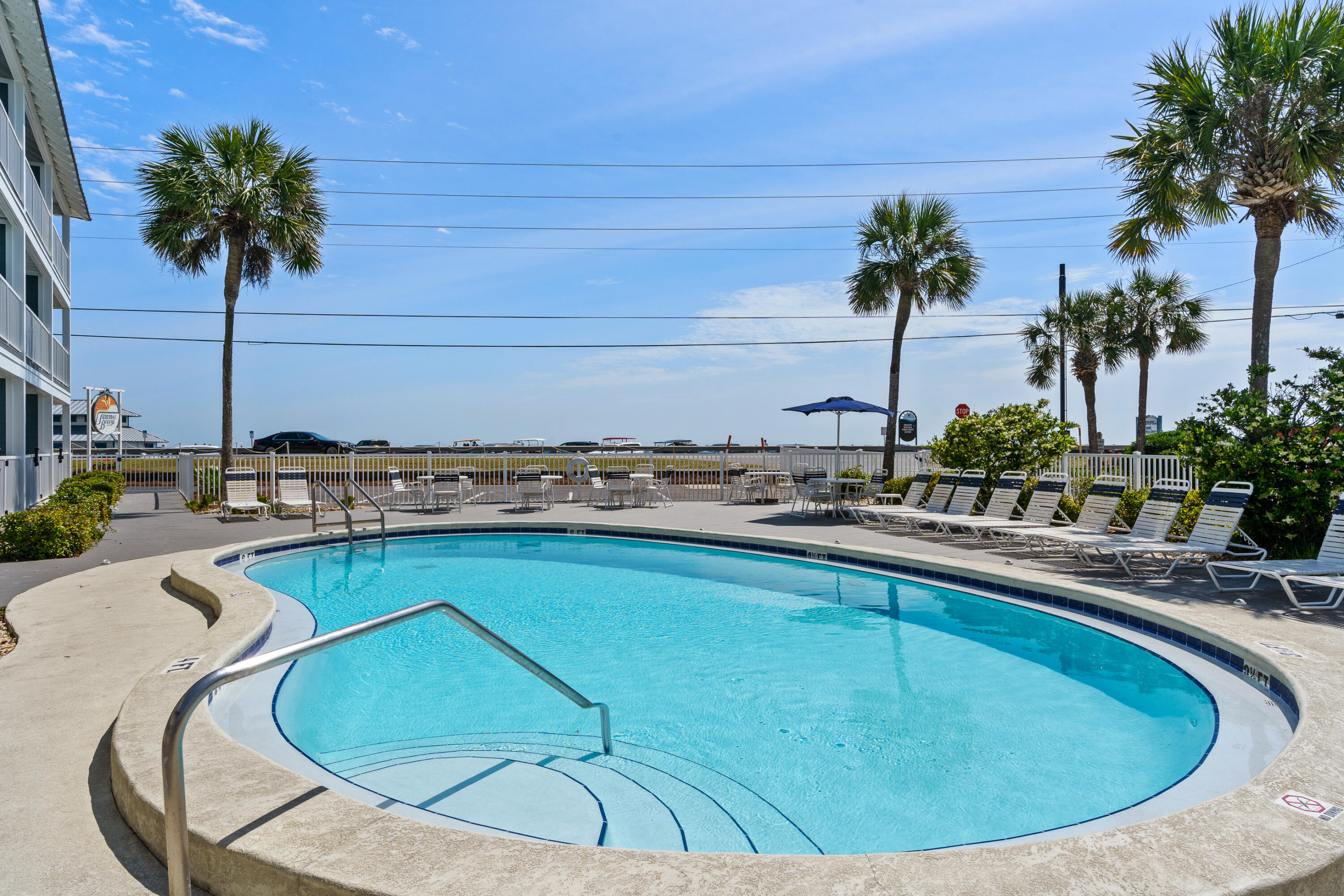 SUMMER BREEZE CONDO - Residential