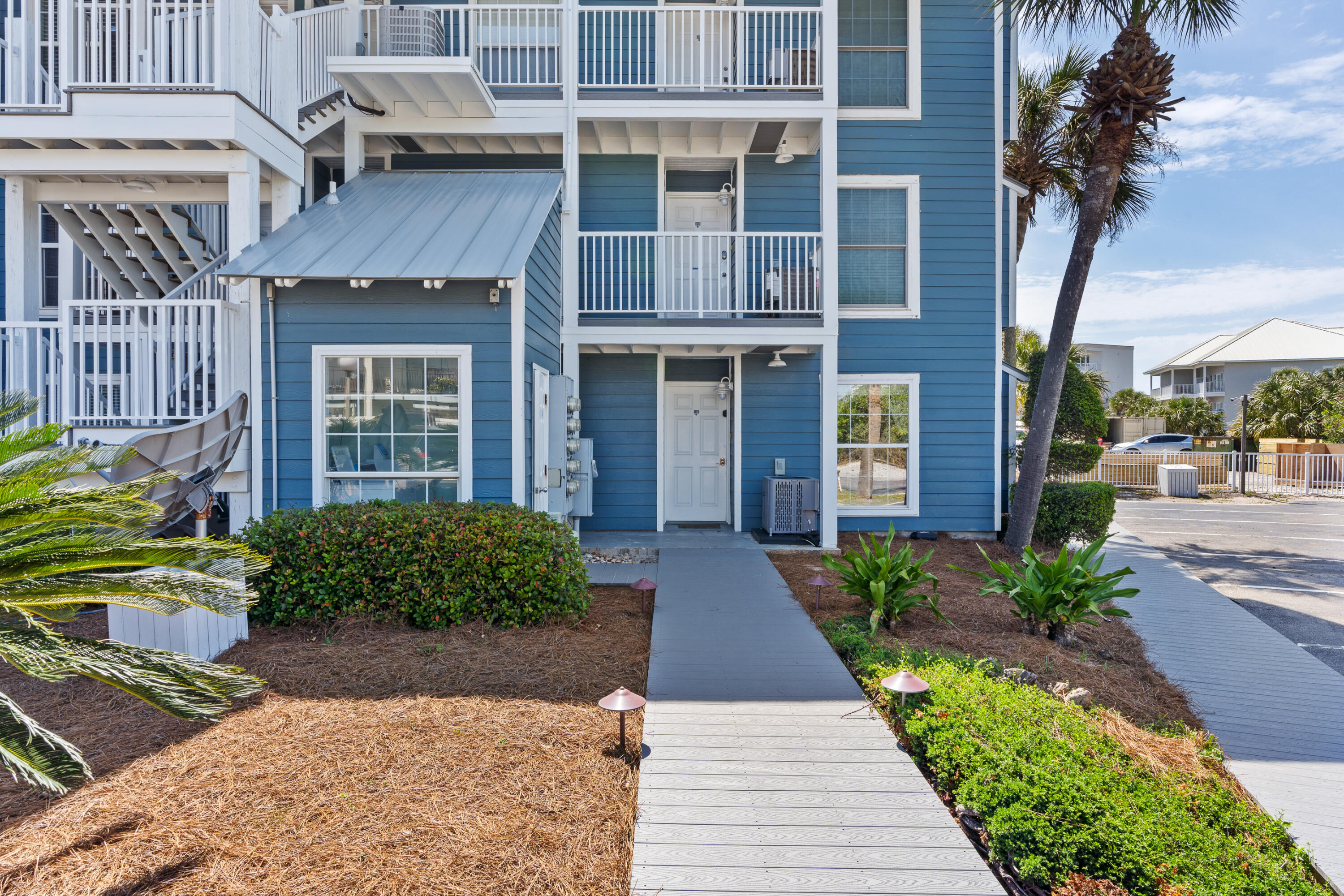 SUMMER BREEZE CONDO - Residential