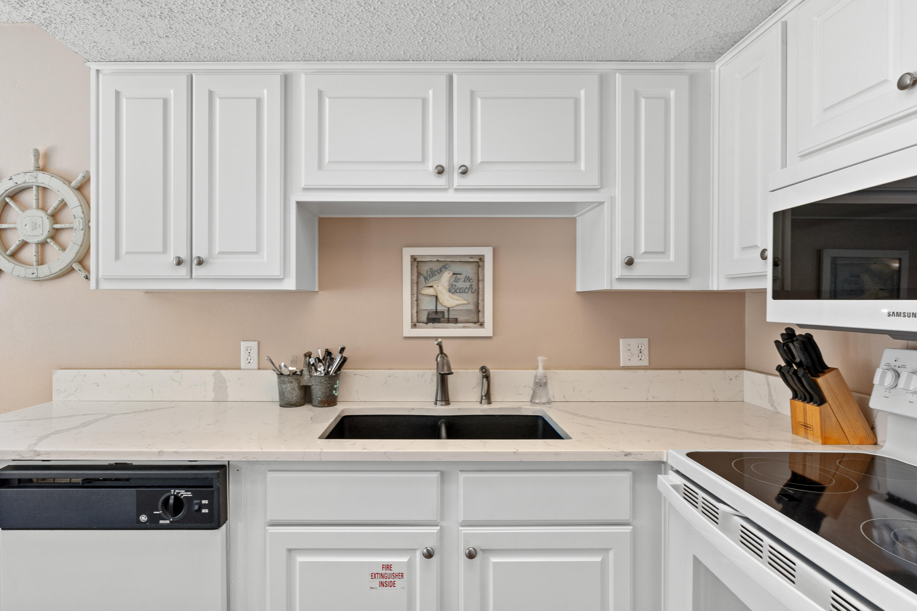 SUMMER BREEZE CONDO - Residential