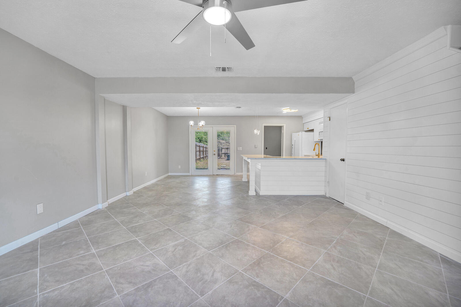 MOVED IN READY BY MAY 1ST!!!! This beautifully remodeled 3br/2bath townhome located right in the heart of St. Andrew awaits its next tenants to enjoy luxurious finishes with a kitchen to die for. This rental will provide you with pure taste of luxe as the kitchen is upgraded with quartz countertops, tile all through the living space, brand new white appliances to give the kitchen and space a more clean modern feel, a touch of gold to accentuate the space with the all new fixtures, faucet and knobs. Freshly painted throughout, and walk way painter with waterproof paint as well as the back uncovered patio, the entrance to the door tiled front to give a more modern look and the landscaped was done with mulch rubber to deter any insect, nice s