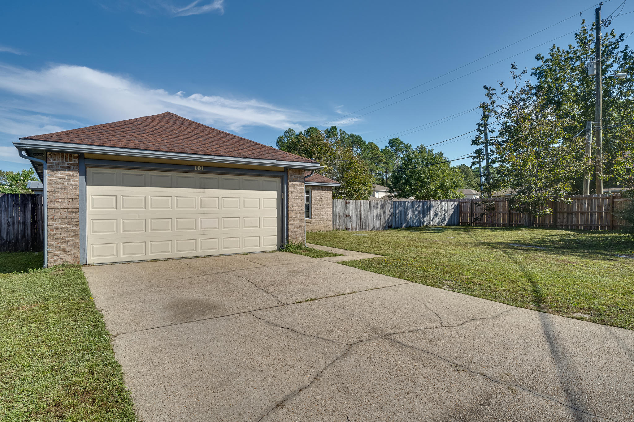 CRYSTAL LAKE ESTATES lot 1 - Residential