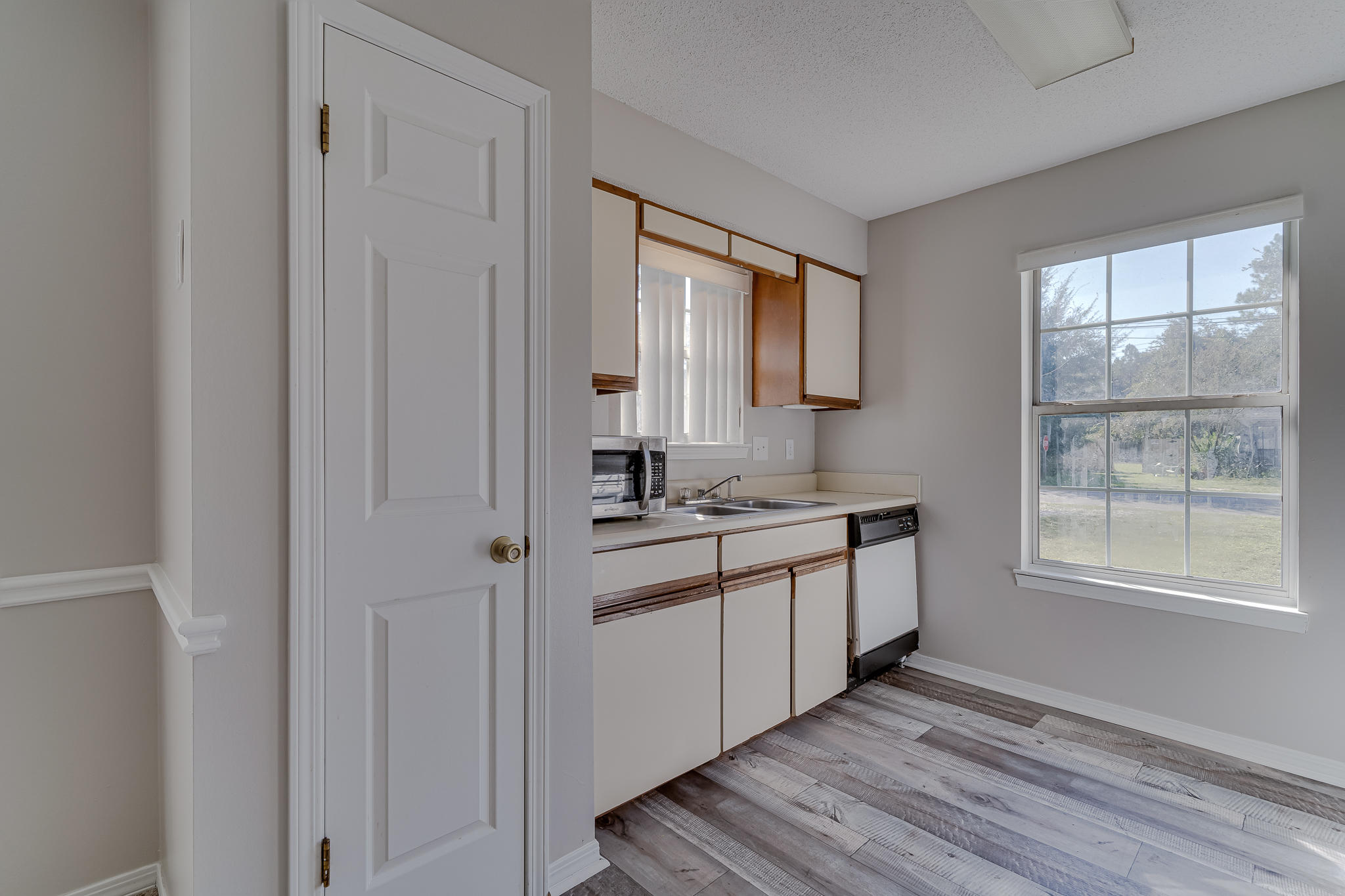 CRYSTAL LAKE ESTATES lot 1 - Residential