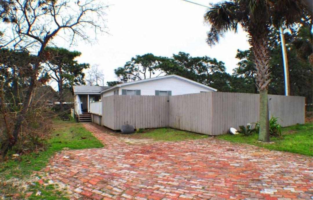 GULF SHORE MANOR - Residential