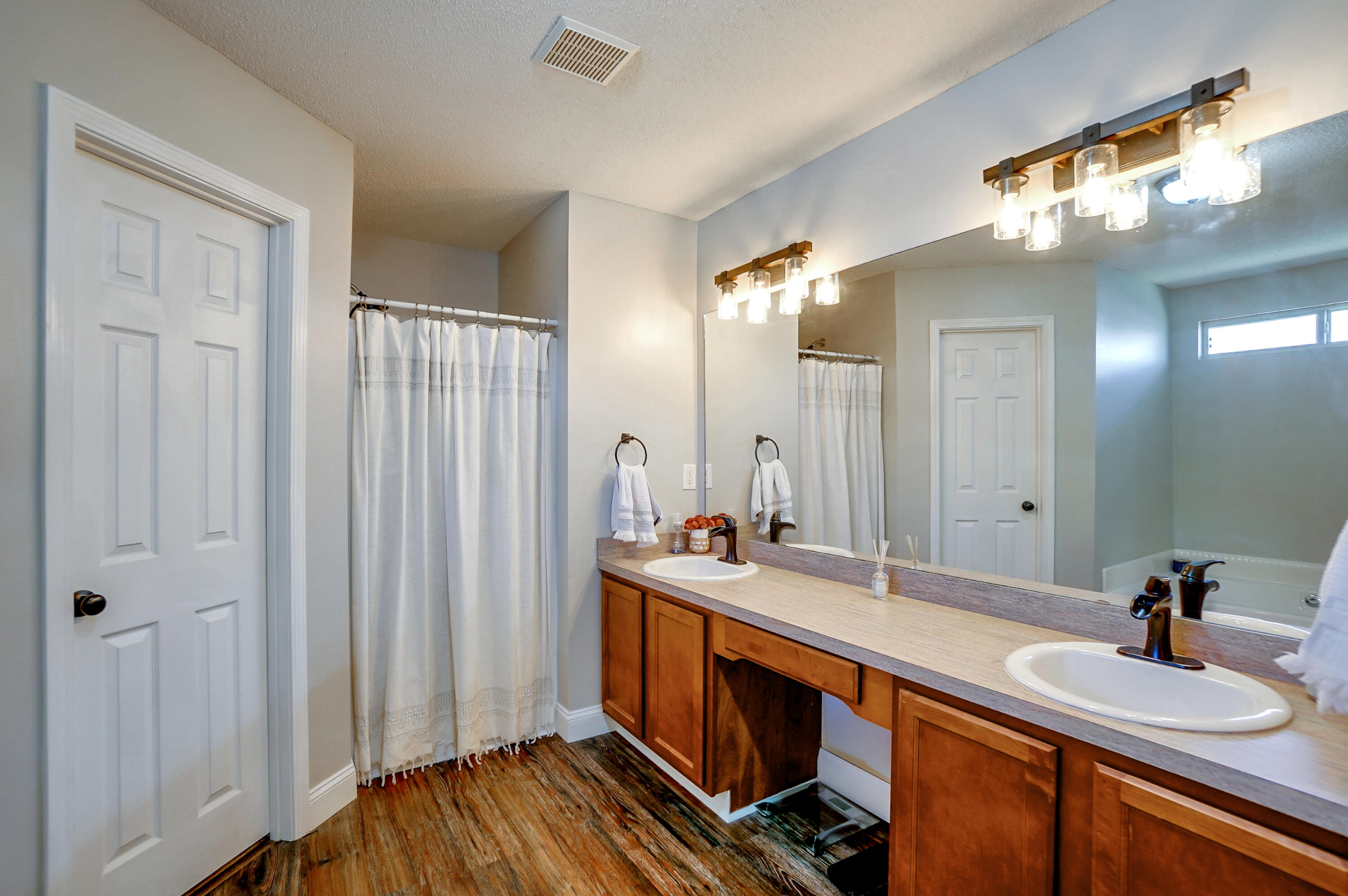 ROSS CROSSING - Residential