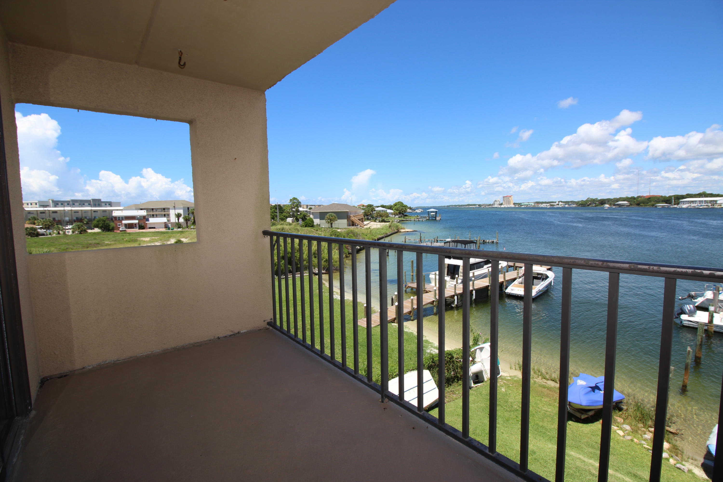 BAREFOOT BAY NORTH - Residential