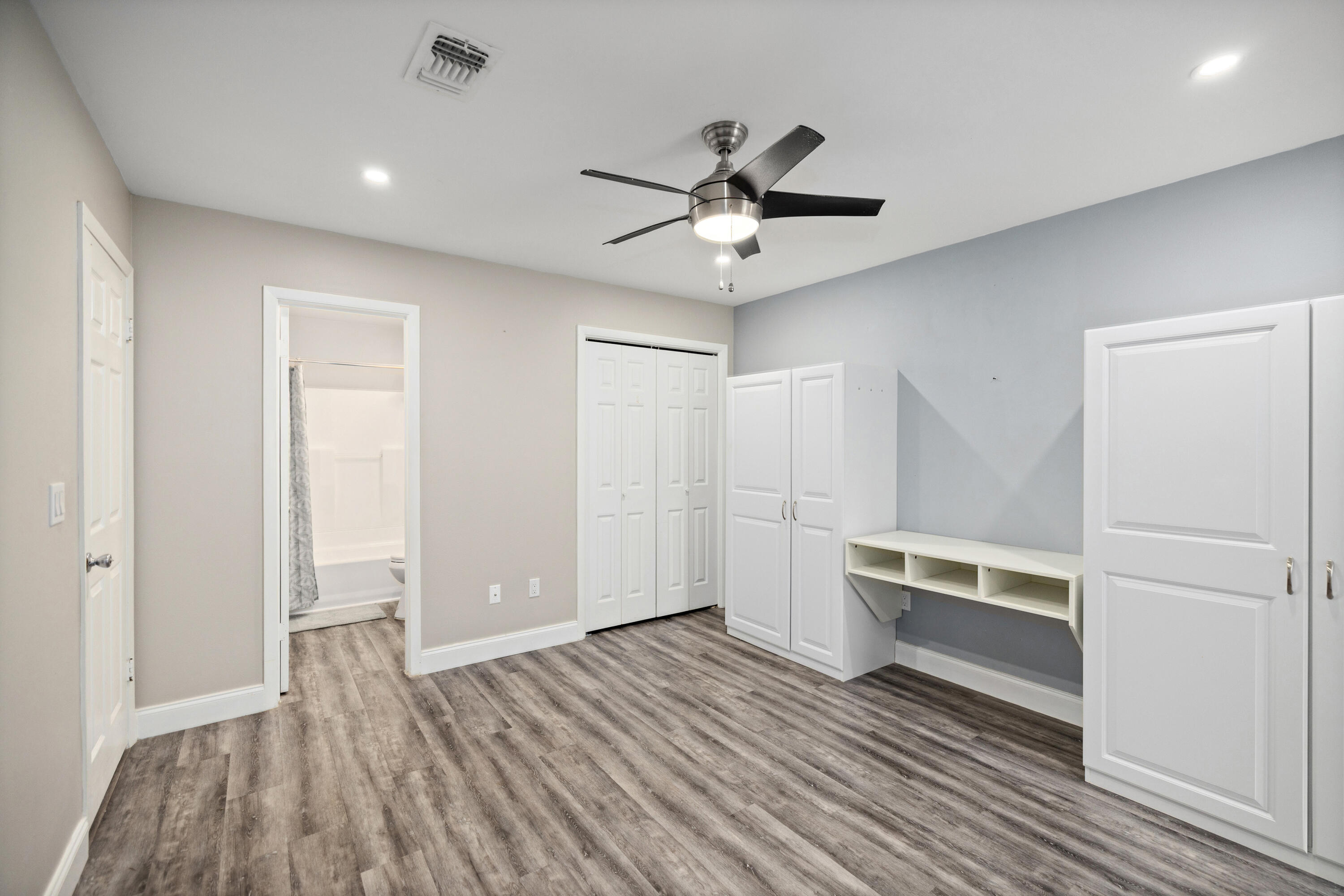 WINSTON MANOR T/H - Residential
