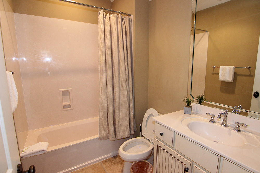 BUNGALOS AT SANDESTIN - Residential