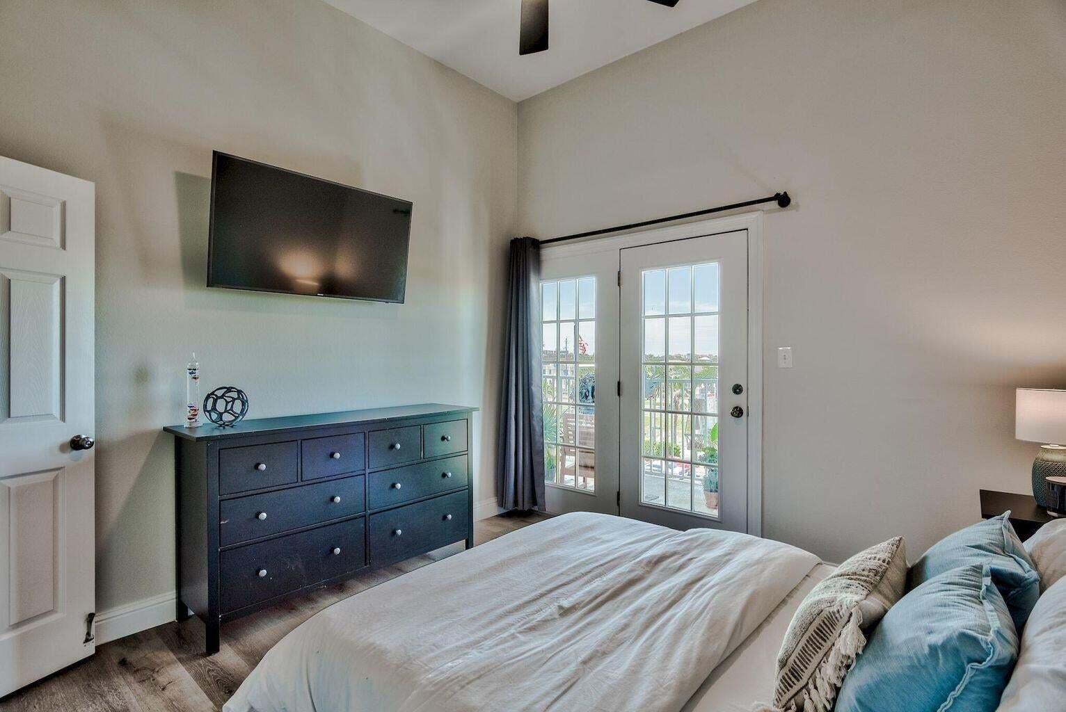 PLAZA THE - Residential Lease