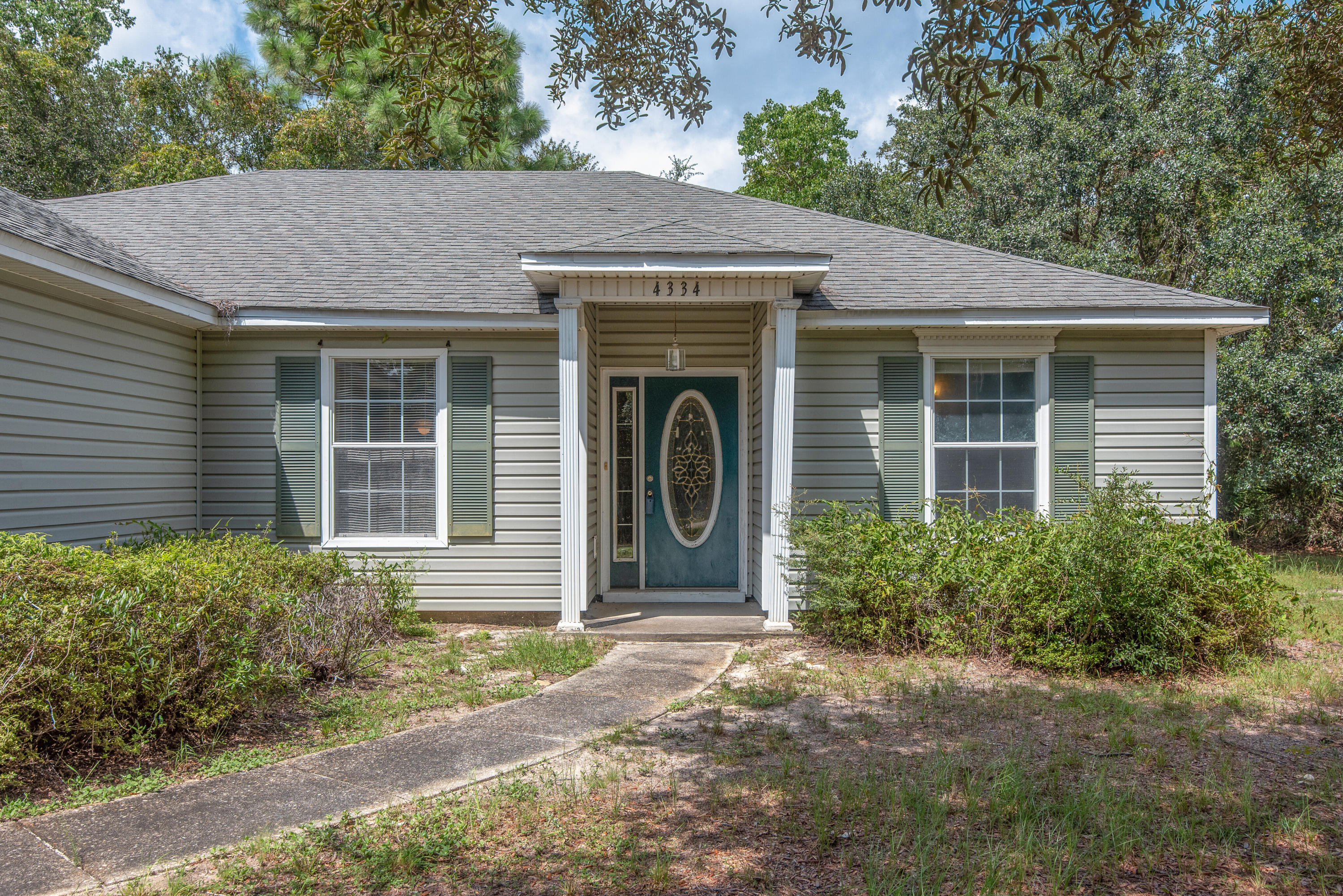 *Back on the market at no fault of the seller!* Calling all fixer uppers! This cute home in Tiger Point (in a neighborhood with NO HOA) is a fantastic reno or investment opportunity! Sitting on an oversized corner lot, its in a great location - close to all of the amenities in Tiger Point (Gulf Breeze), and a short drive to both Navarre and Pensacola Beach! Featuring 3 bedrooms, each with their own bathroom and walk-in closet, and over 1500 sqft, this is a great home for someone looking to downsize or a perfect starter home! With a little TLC, this home could really shine!