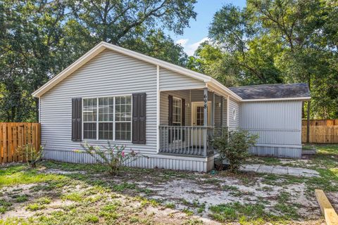 Photo of 700 Persimmon Street, Freeport, FL 32439 (MLS # 988160)