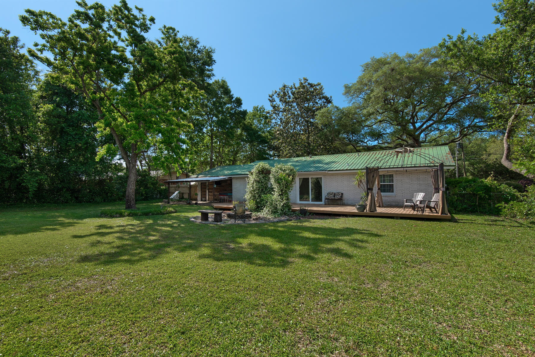 BAYOU POQUITO - Residential