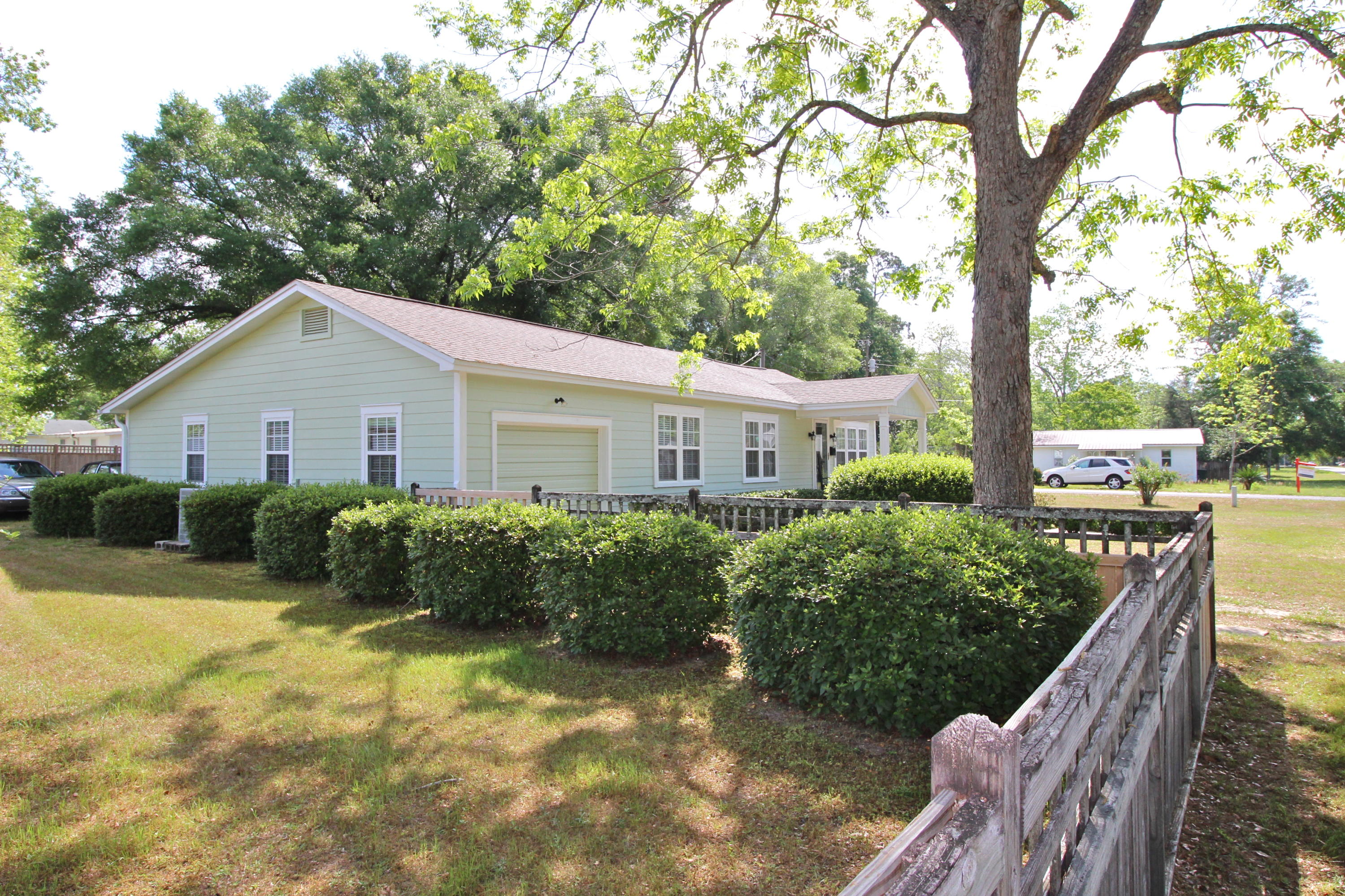 TOWN OF DEFUNIAK SPRINGS - Residential