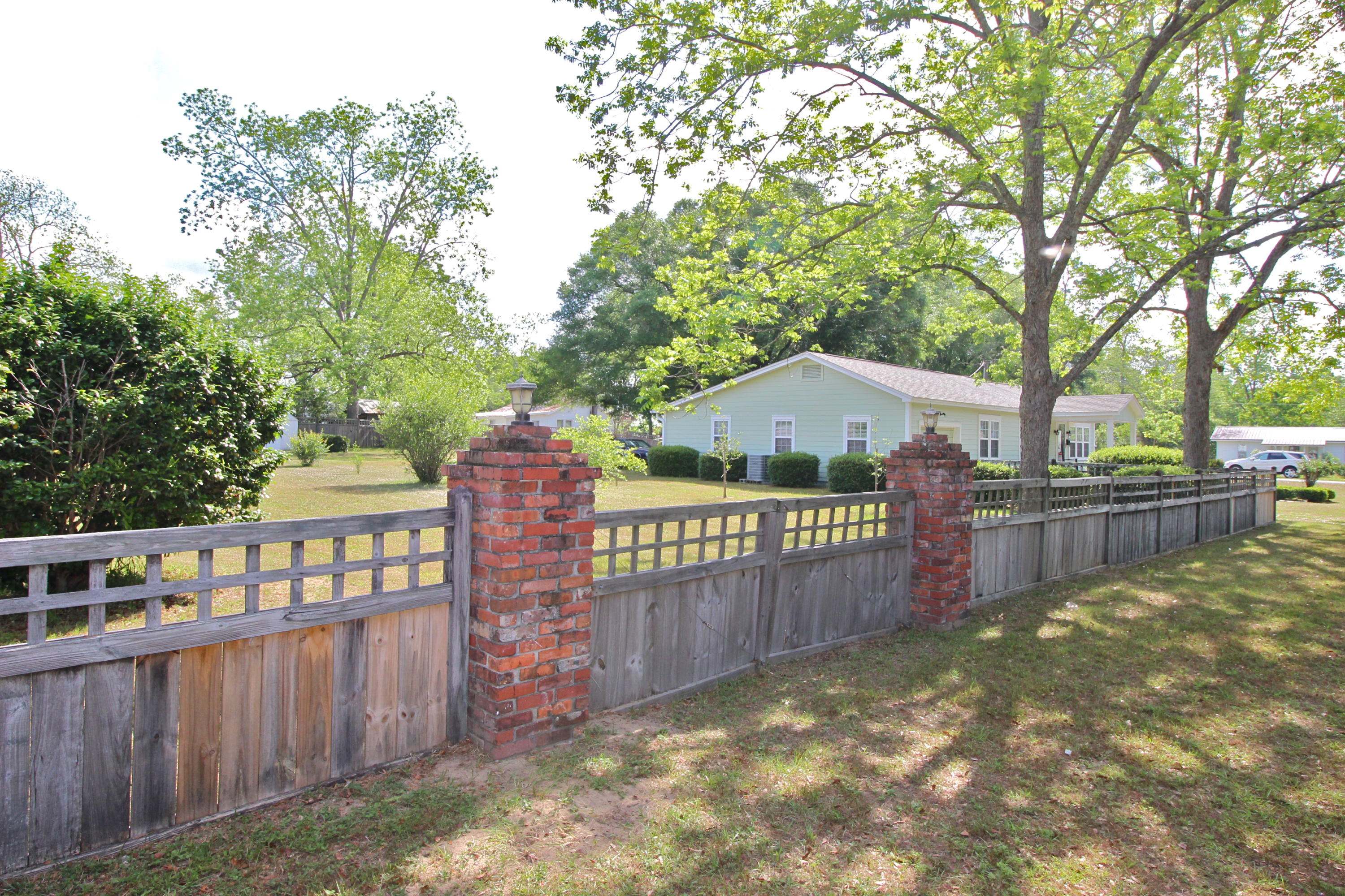 TOWN OF DEFUNIAK SPRINGS - Residential