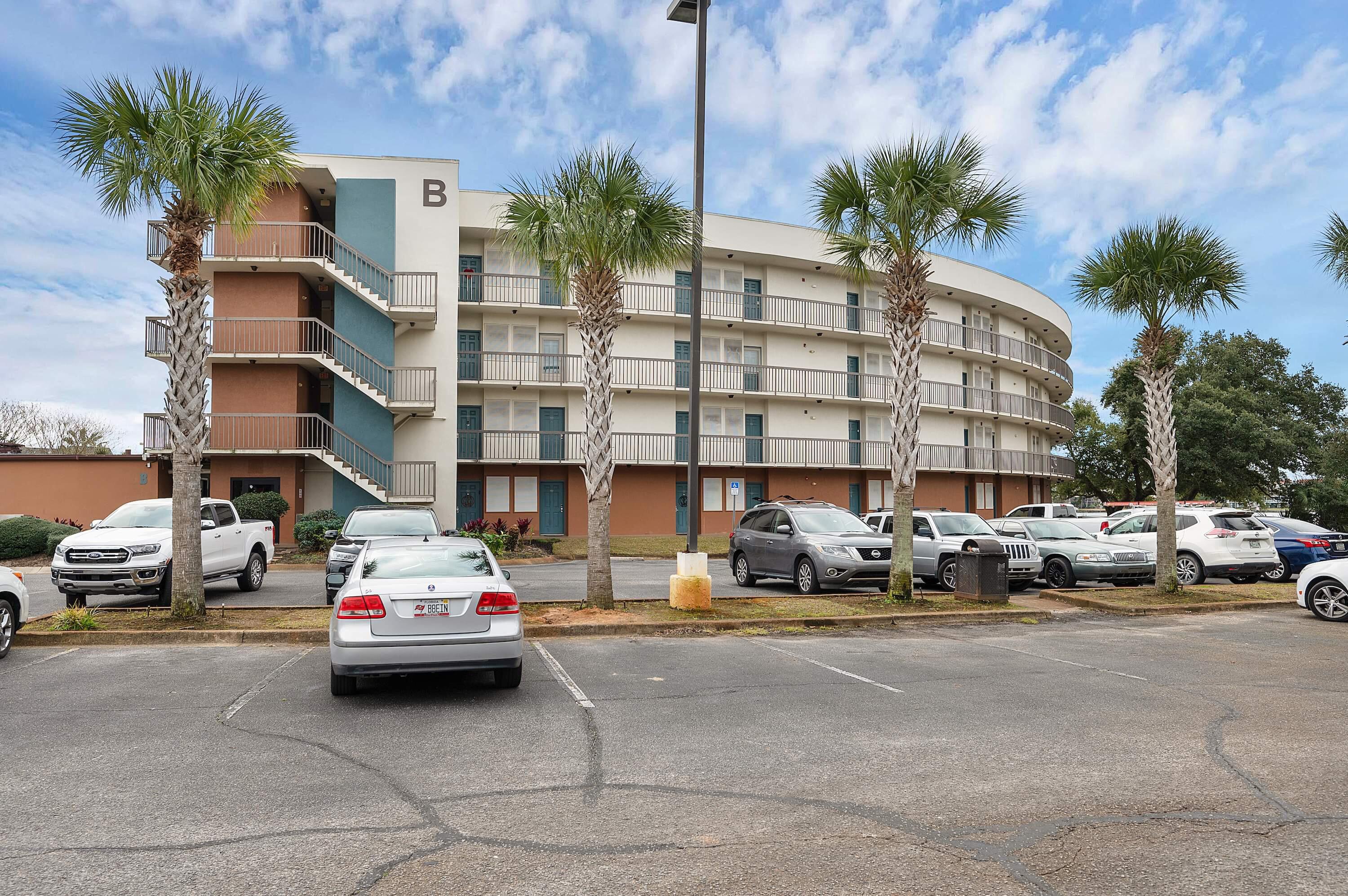 PIRATES BAY - Residential