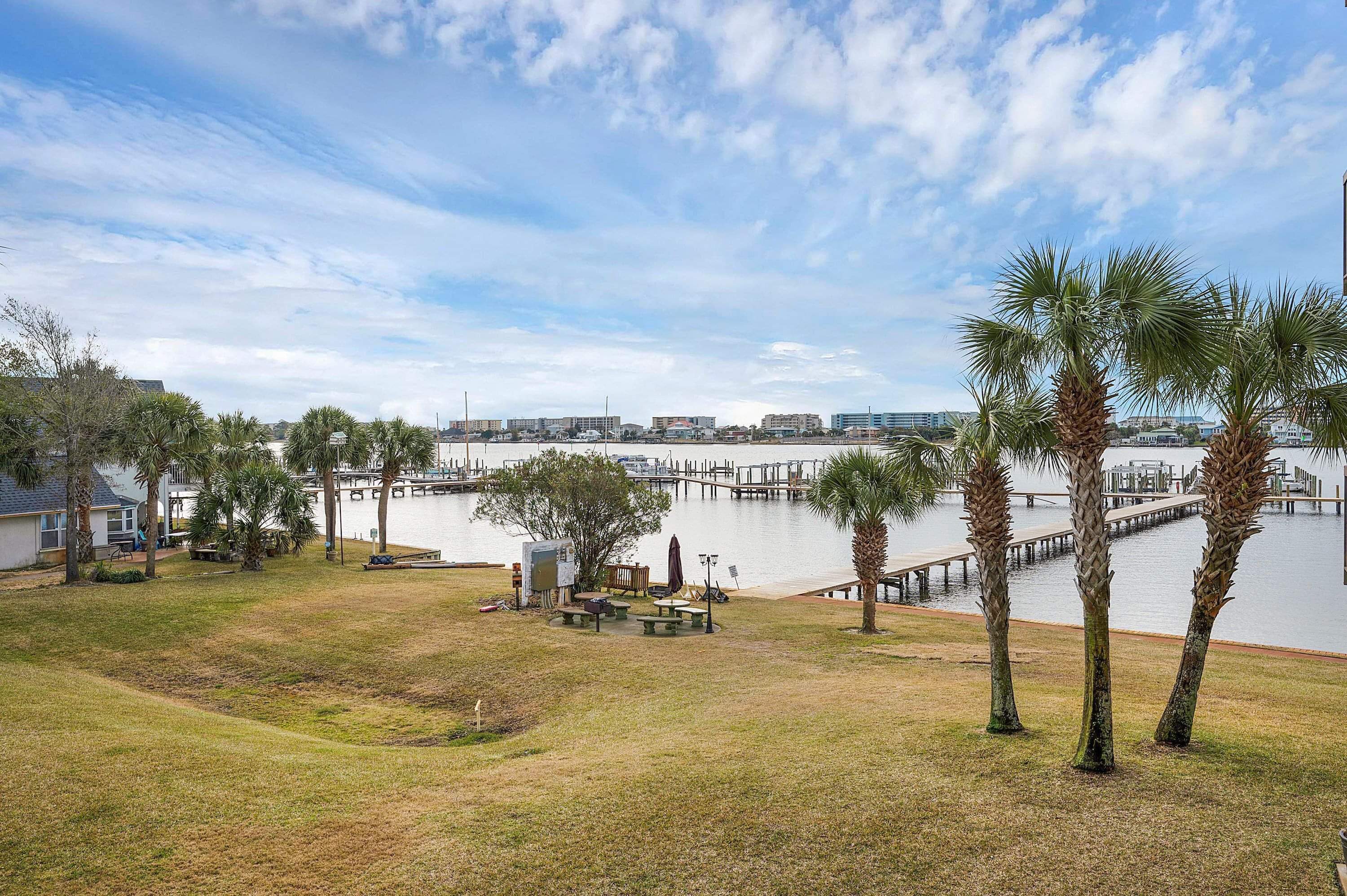 PIRATES BAY - Residential