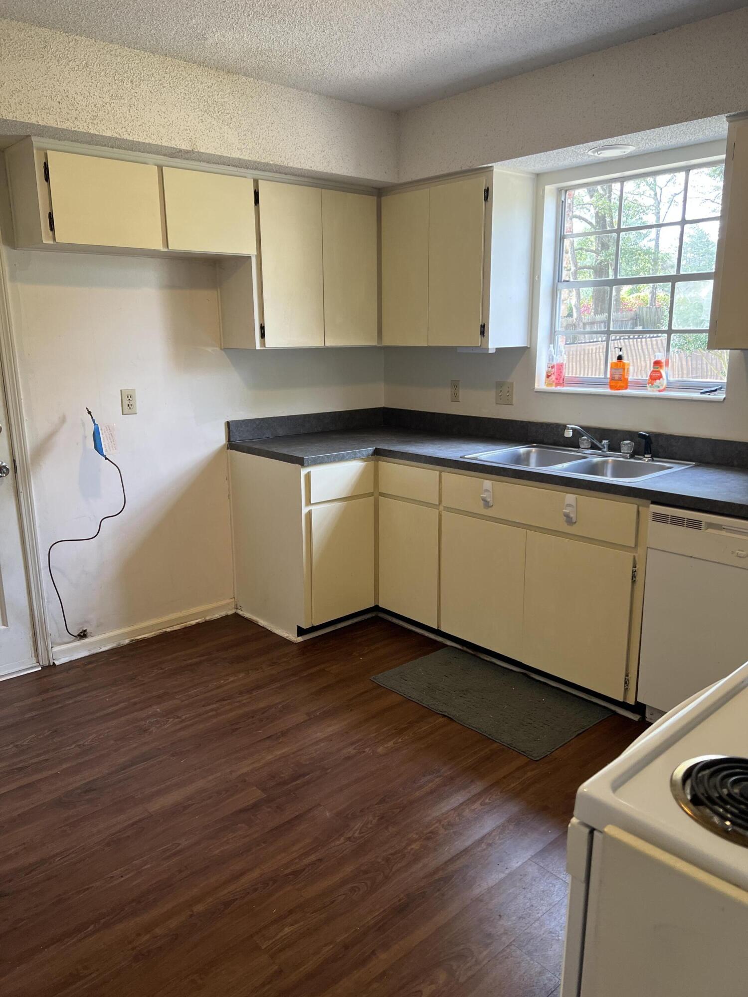 EDGEWATER VILLAGE NORTH - Residential