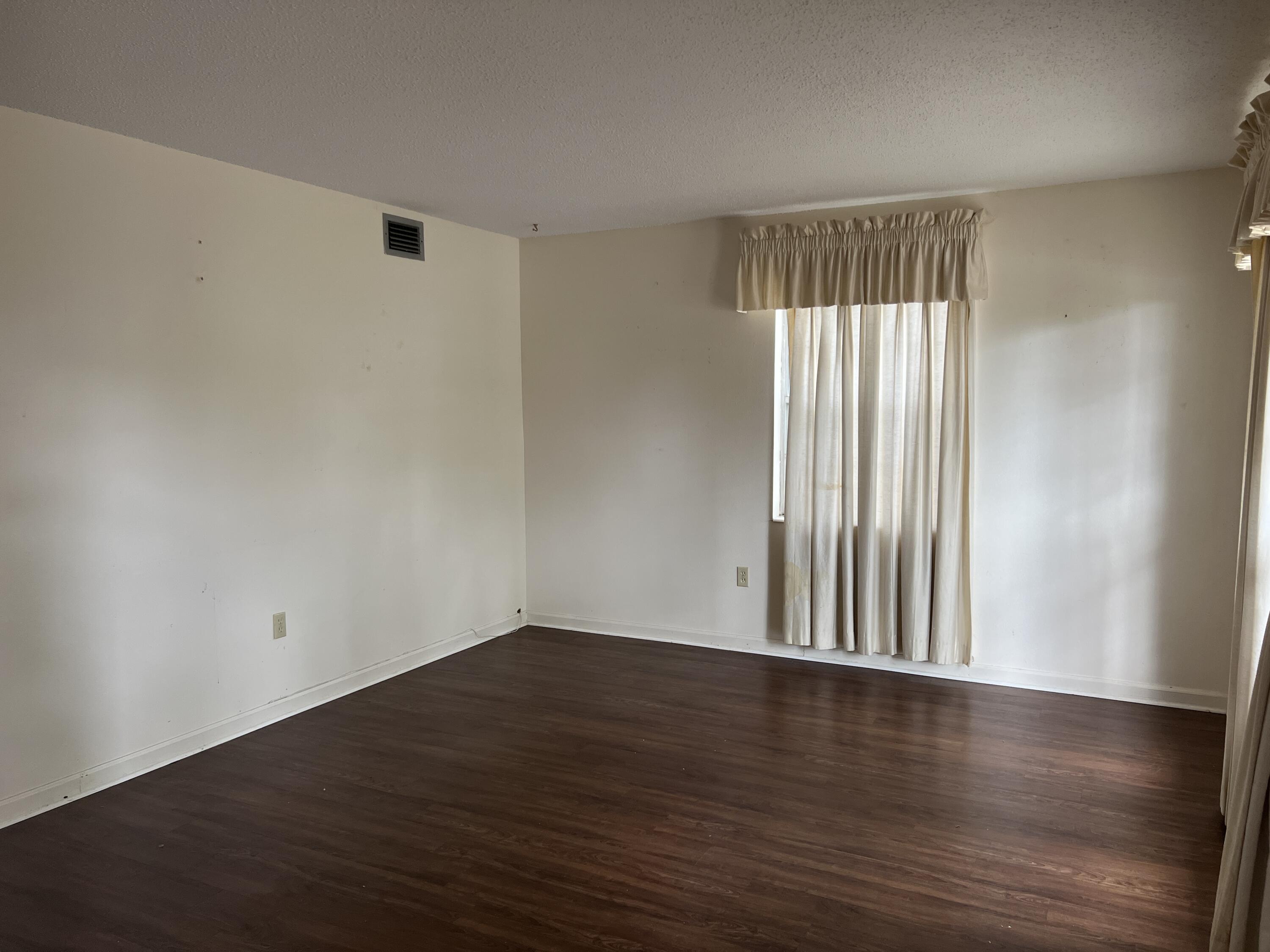 EDGEWATER VILLAGE NORTH - Residential