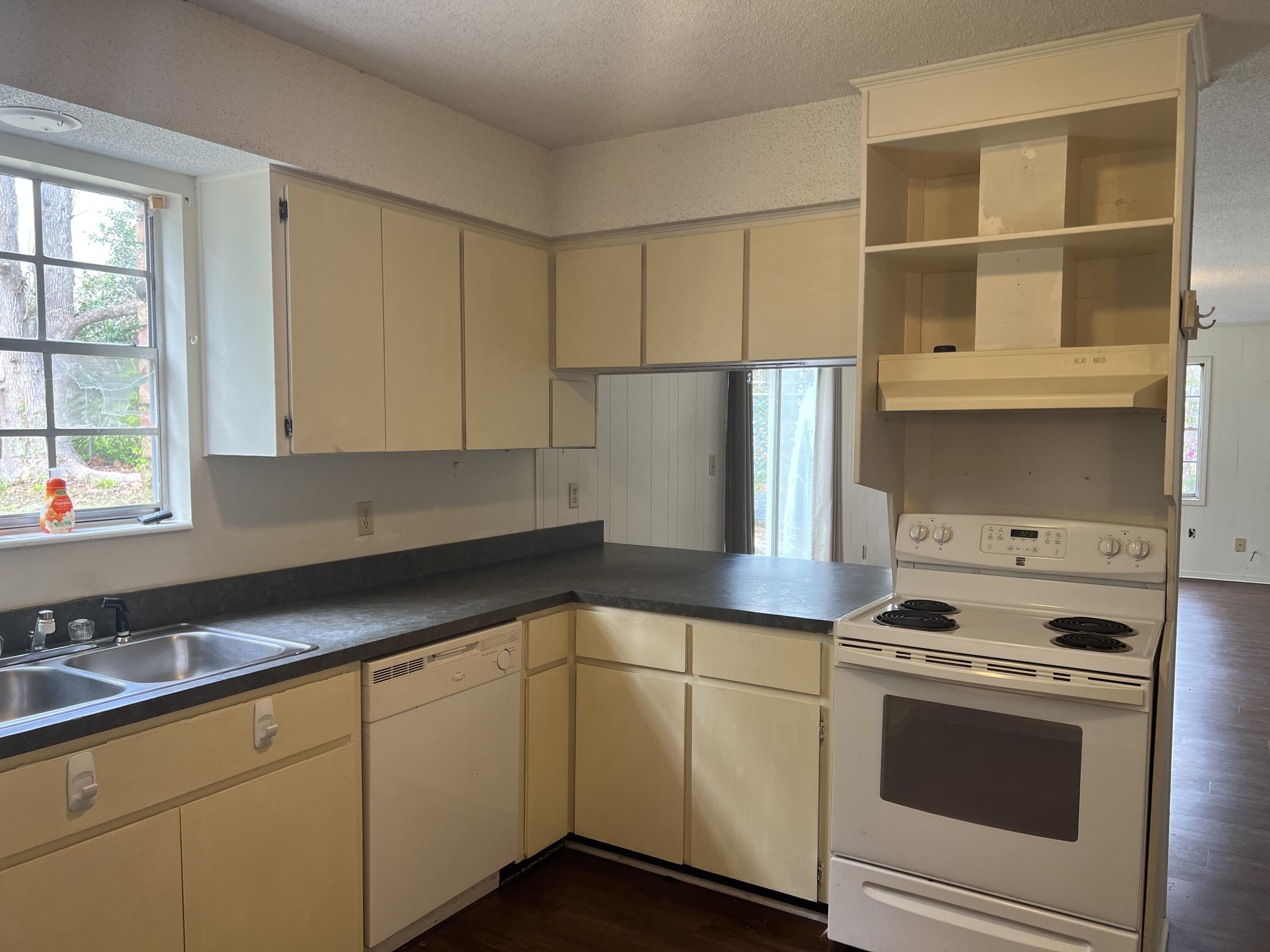 EDGEWATER VILLAGE NORTH - Residential