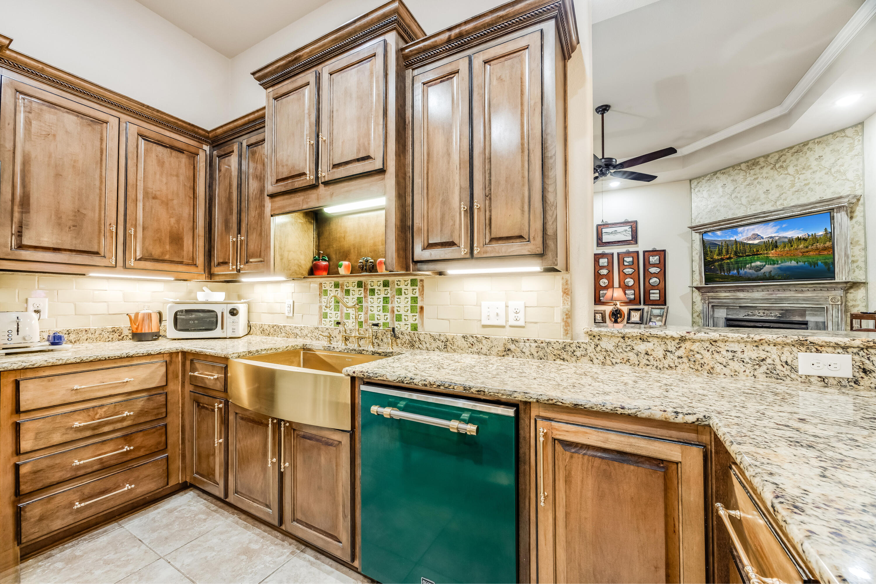 HOMEWOOD ESTATES BLK B LOT 8 - Residential