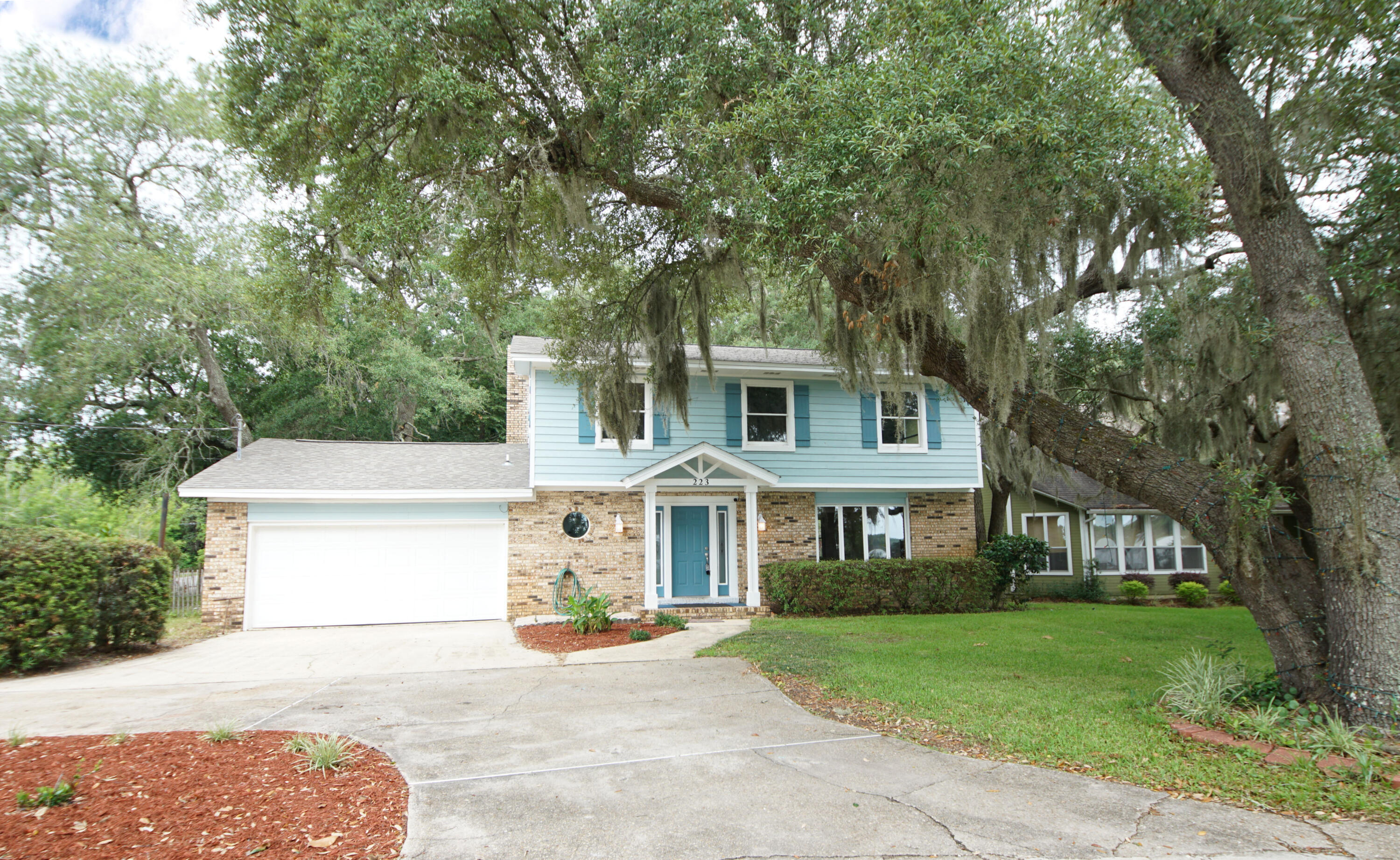 WATERFRONT ACCESS, Unobstructed view of water. adjacent to boat launch and Florida Park, plus only 5 minutes to inside Eglin AFB! Over 2,000 square feet of ''livable space''-with full basement with two rooms and a bath not included in sq. ftg above. Kitchen recently remodeled with quartz counters and farm sink. Enclosed Patio and large backyard offers comfort for family and entertaining. Located in a quiet, friendly, family orientated community. Available July 15th. Come check it out!