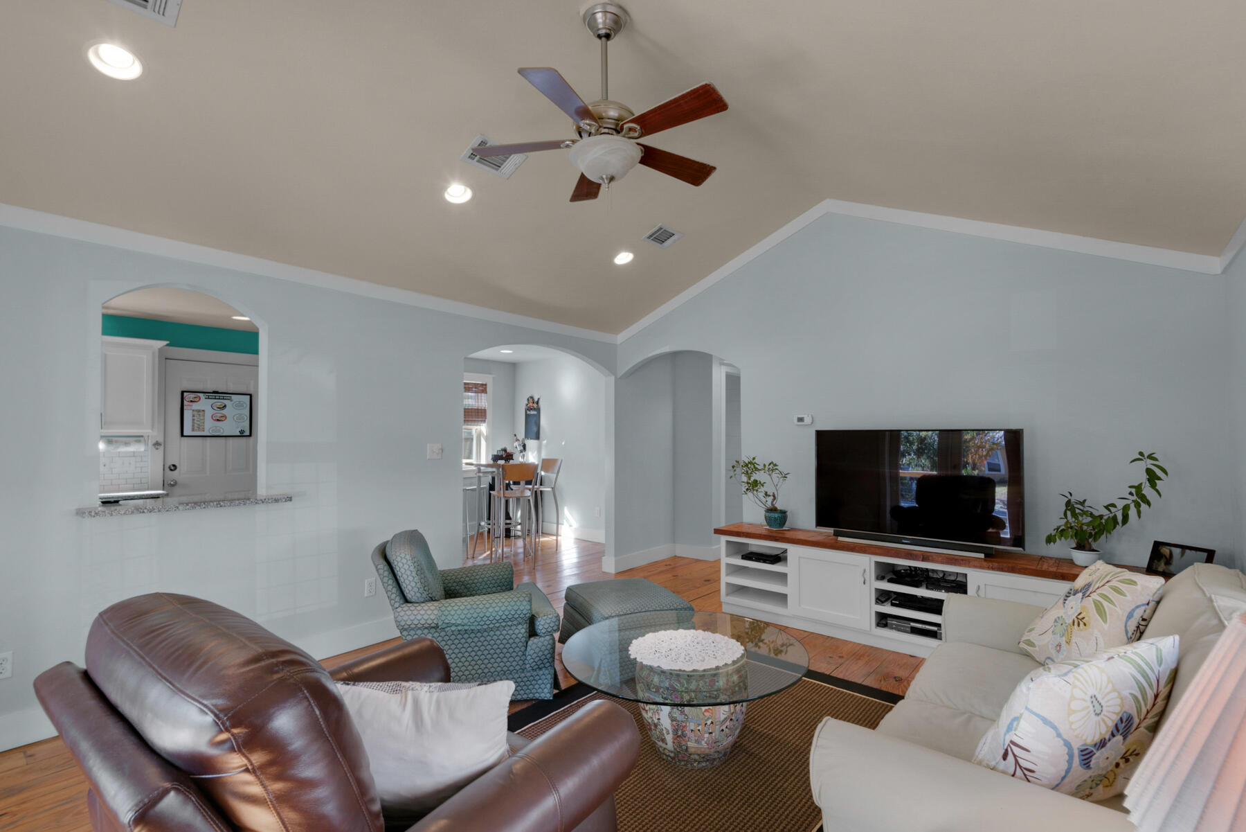 MAGNOLIA BEACH - Residential