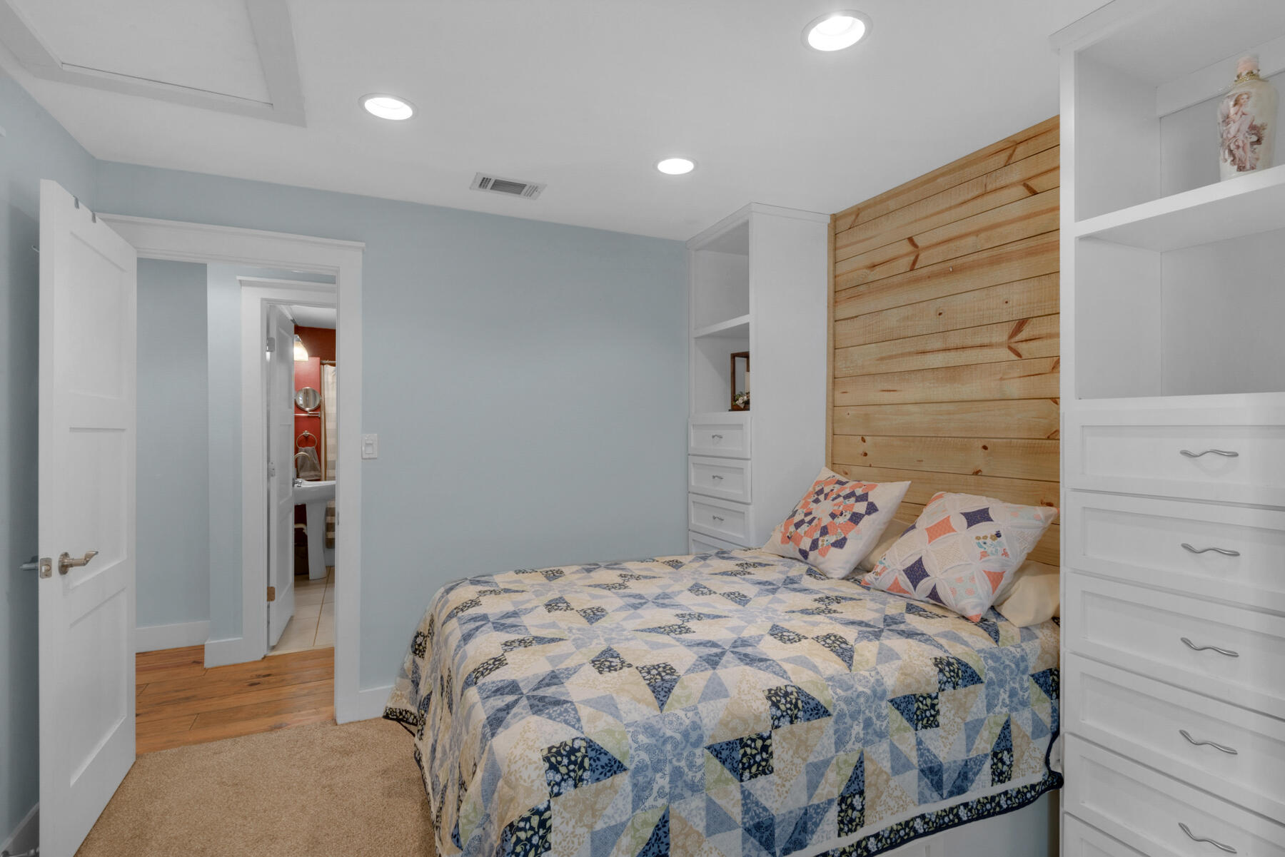 MAGNOLIA BEACH - Residential