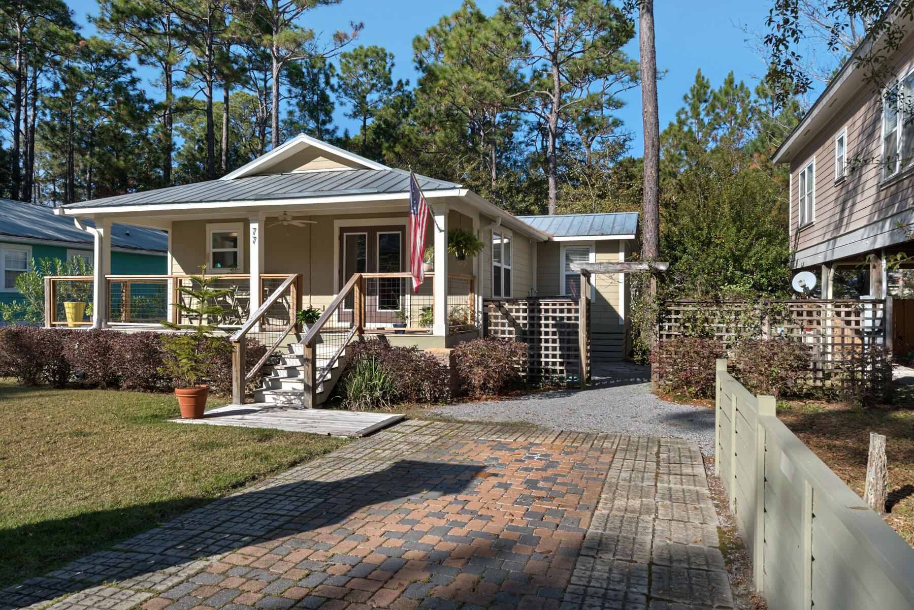 MAGNOLIA BEACH - Residential