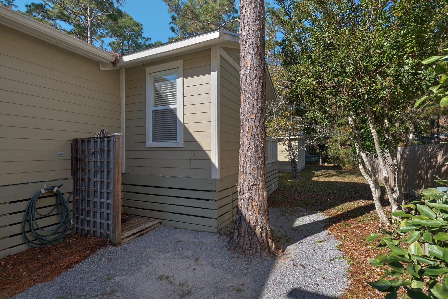 MAGNOLIA BEACH - Residential