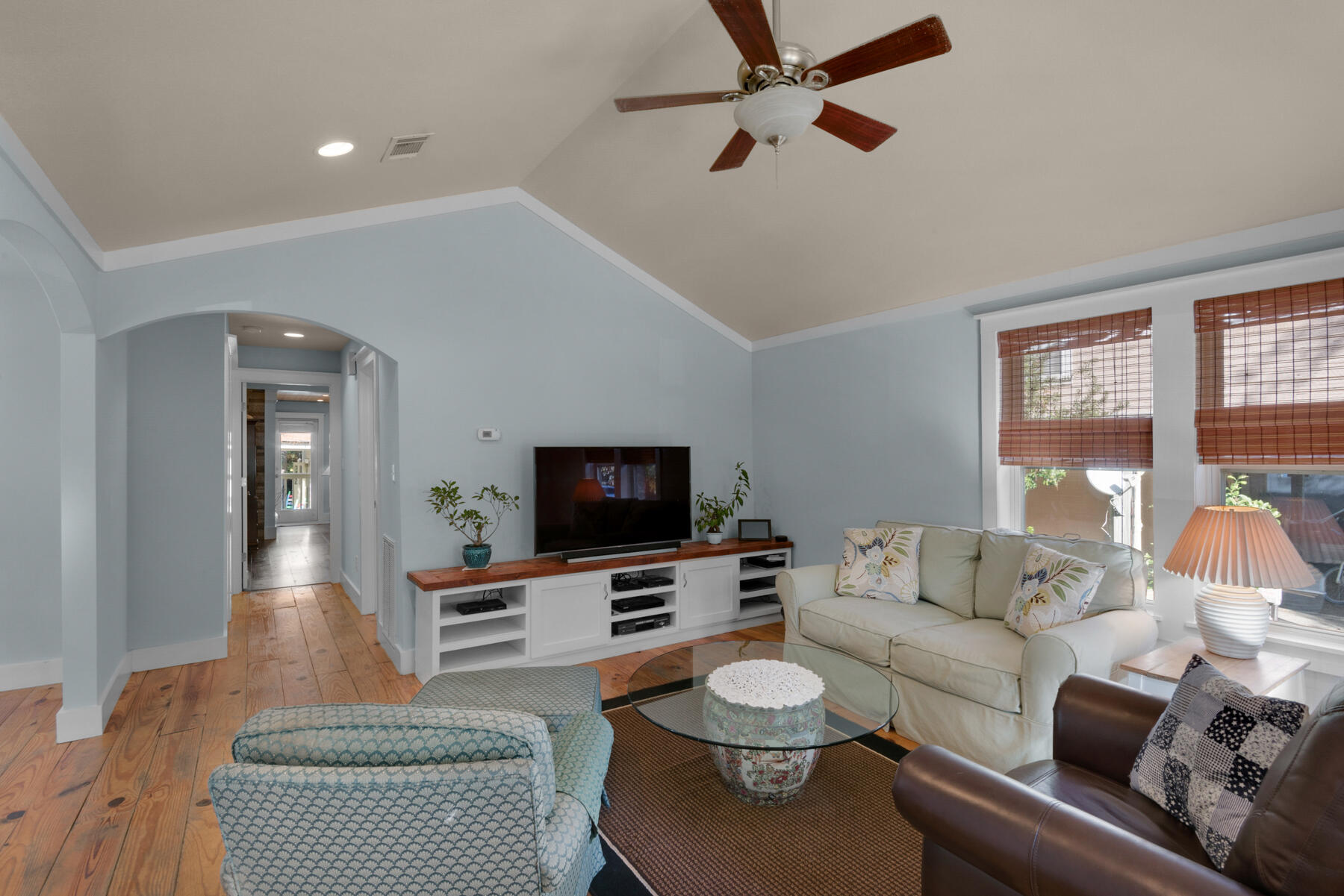 MAGNOLIA BEACH - Residential