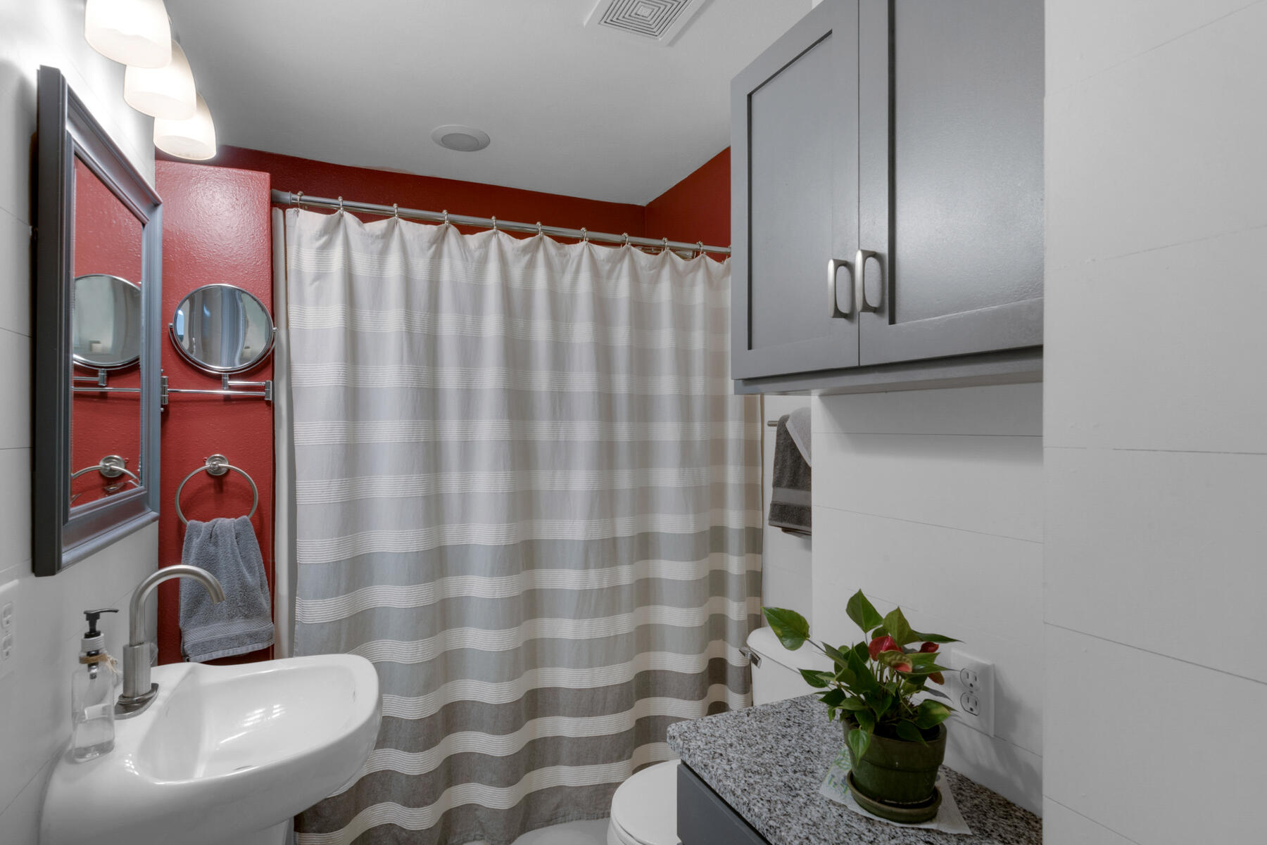 MAGNOLIA BEACH - Residential