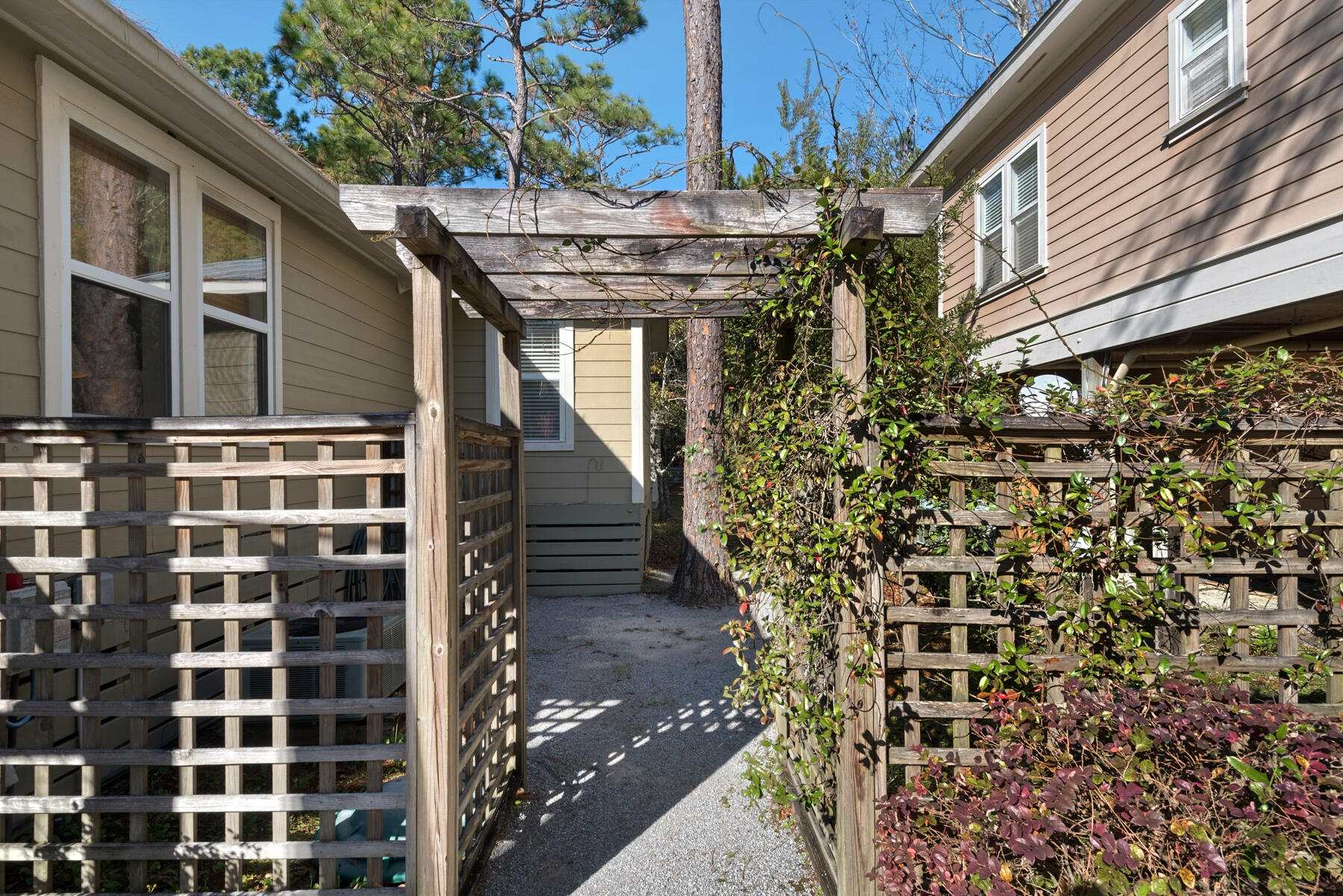 MAGNOLIA BEACH - Residential