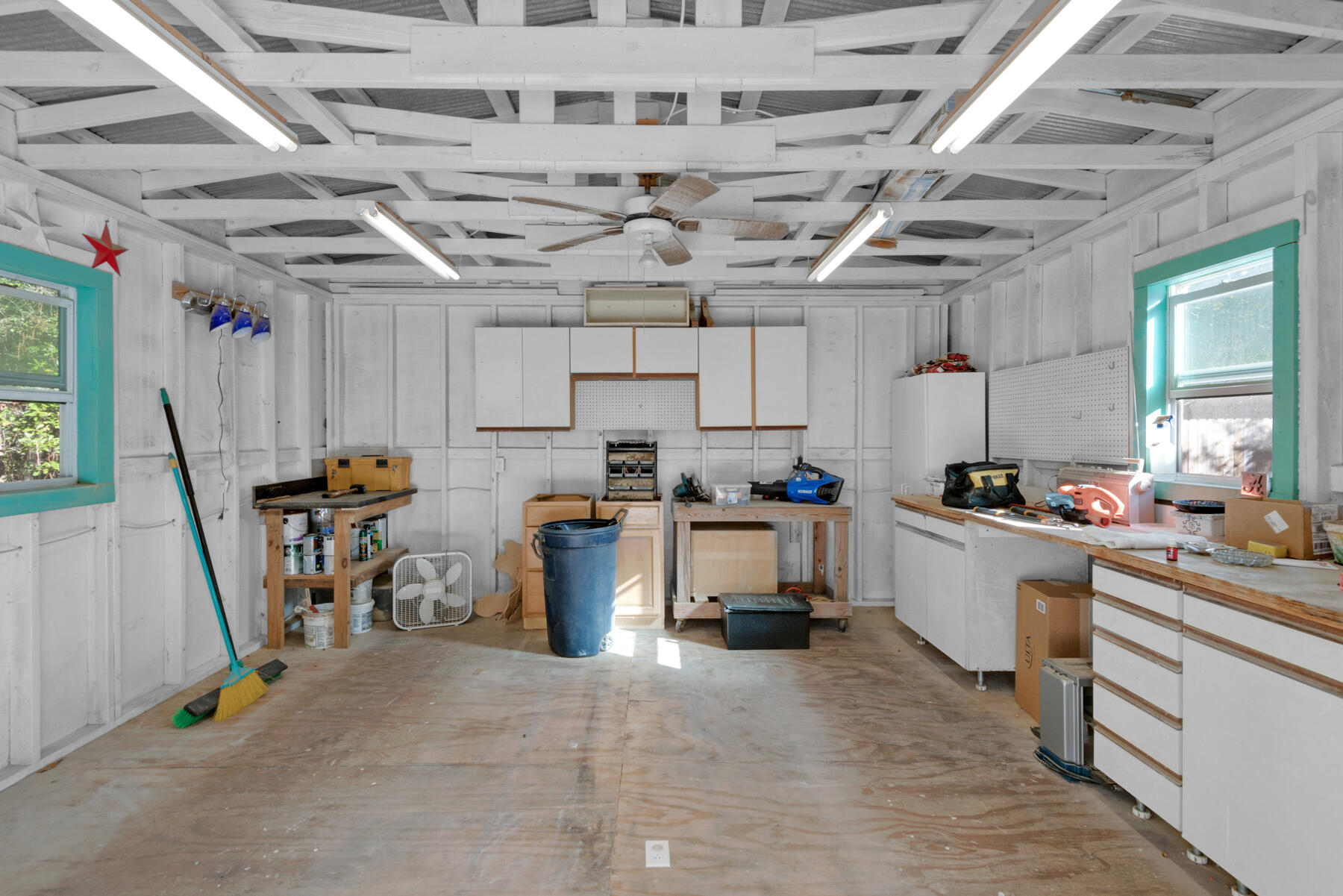 MAGNOLIA BEACH - Residential