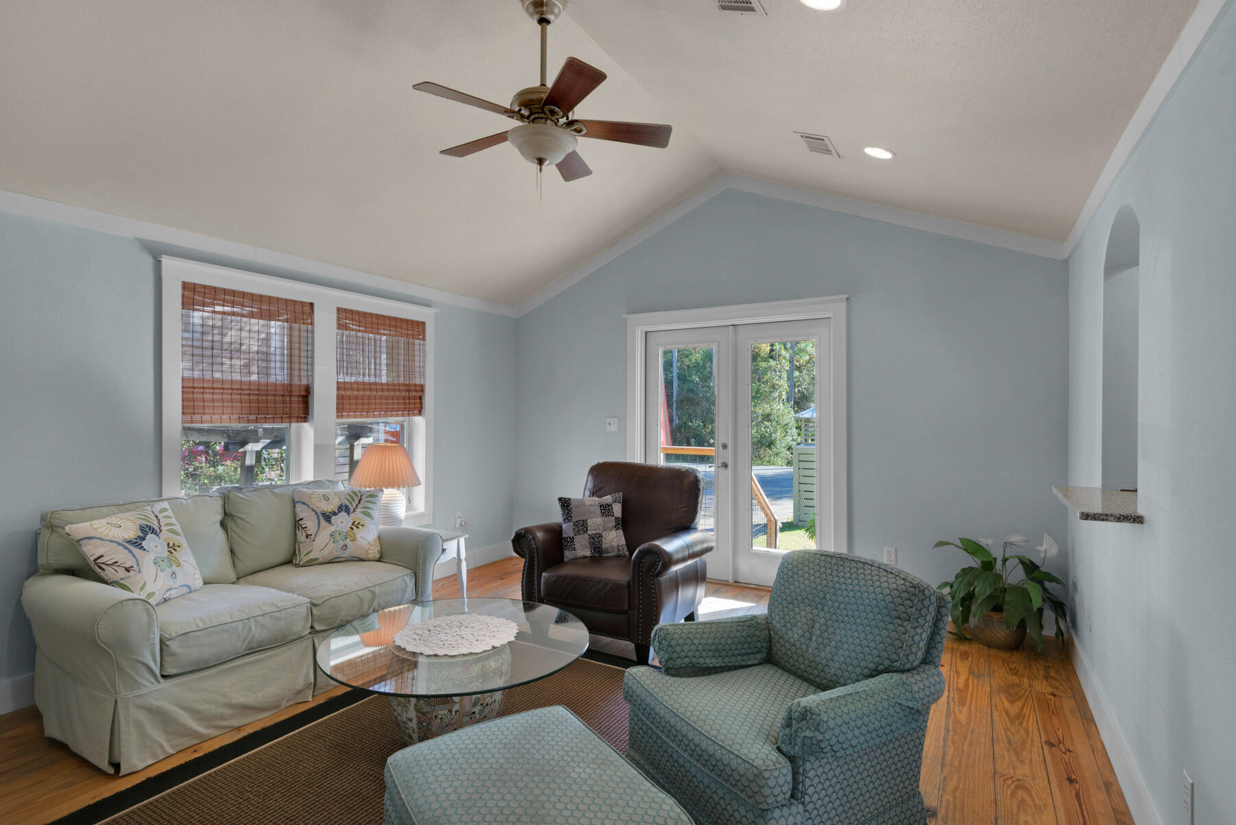 MAGNOLIA BEACH - Residential