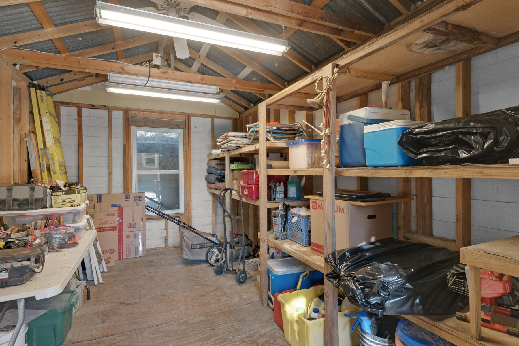 MAGNOLIA BEACH - Residential