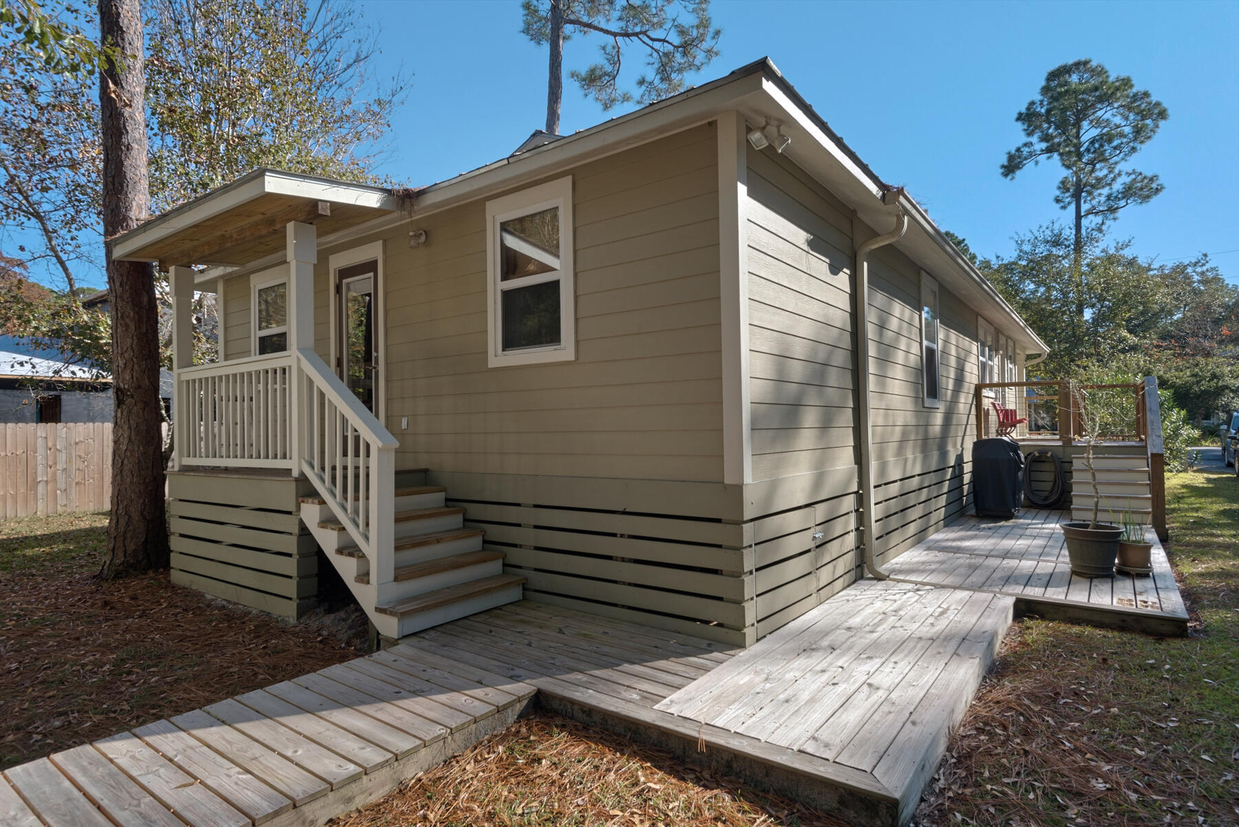 MAGNOLIA BEACH - Residential