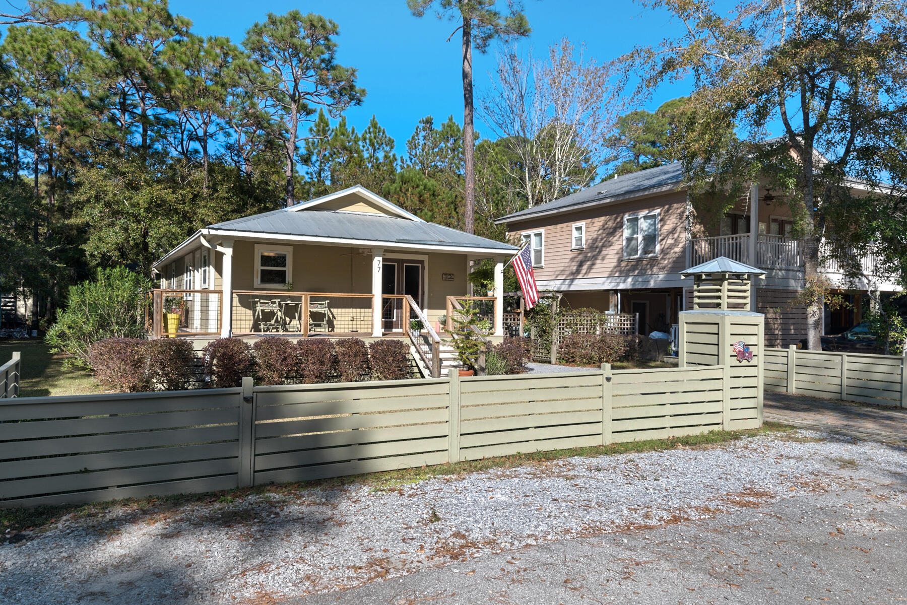 MAGNOLIA BEACH - Residential