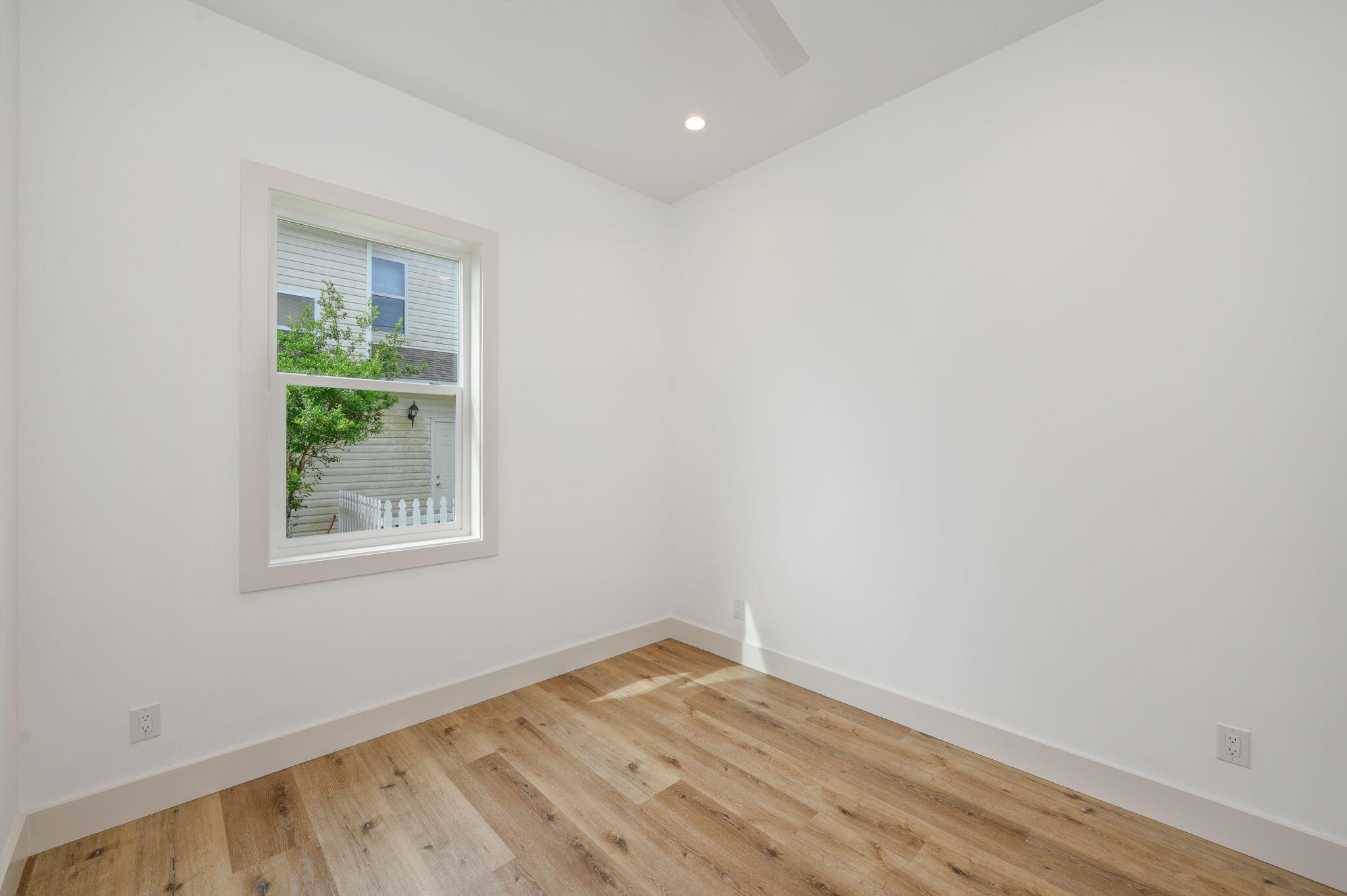 ENCHANTED ESTATES - Residential Lease